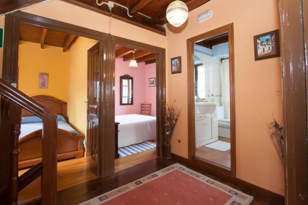 Casa del Cuetu. Traditional village house in Asturias view 4