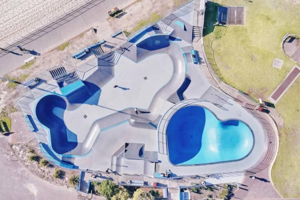 Bondi Cloud Surf House by Sydney Dreams