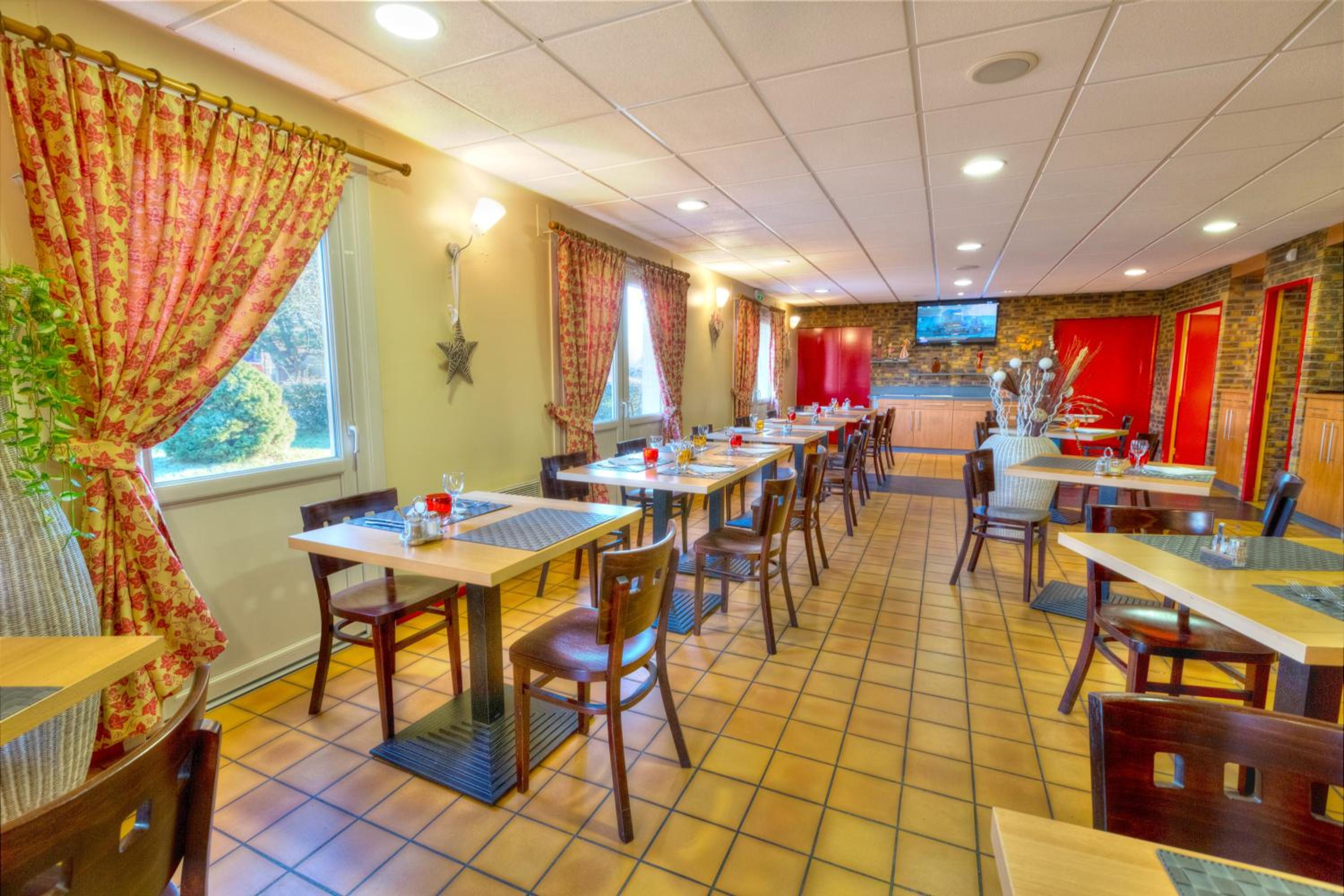 Epinal Vacations - Prest'Hotel Epinal Chavelot - Property Image 2