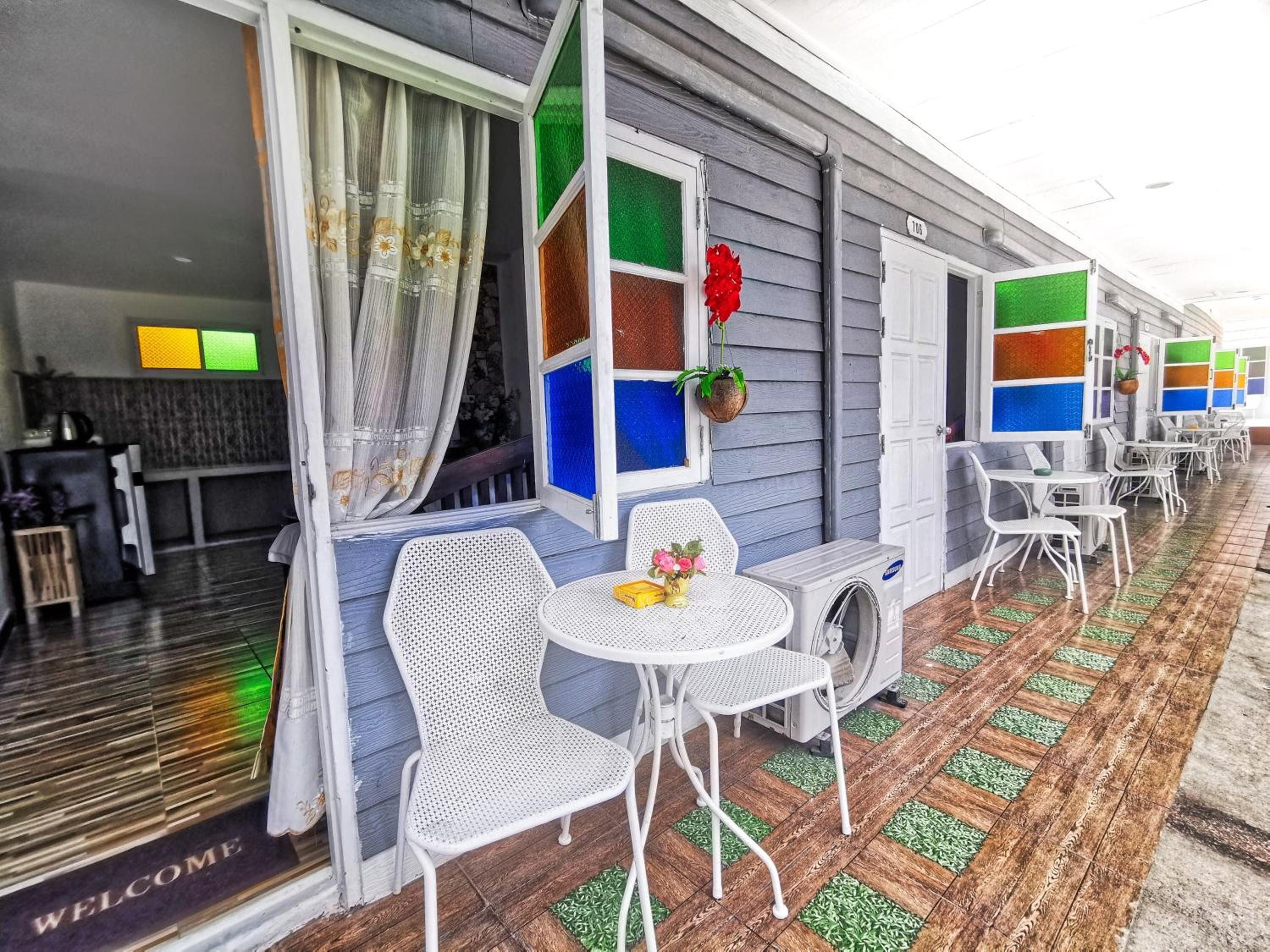 The Train Resort - Your Relaxing Resort with Large Pool & Jacuzzi