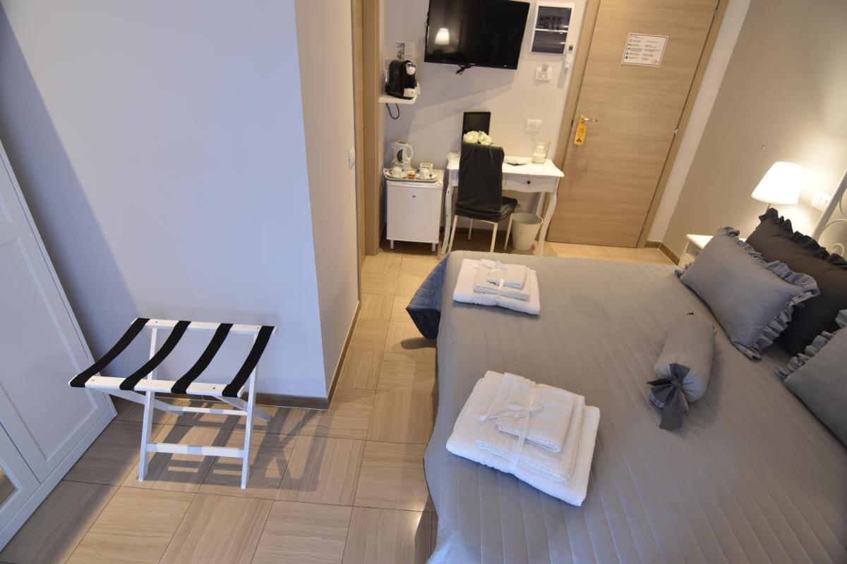 Sunny Rooms view 3