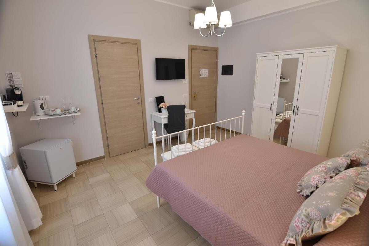 Sunny Rooms view 4
