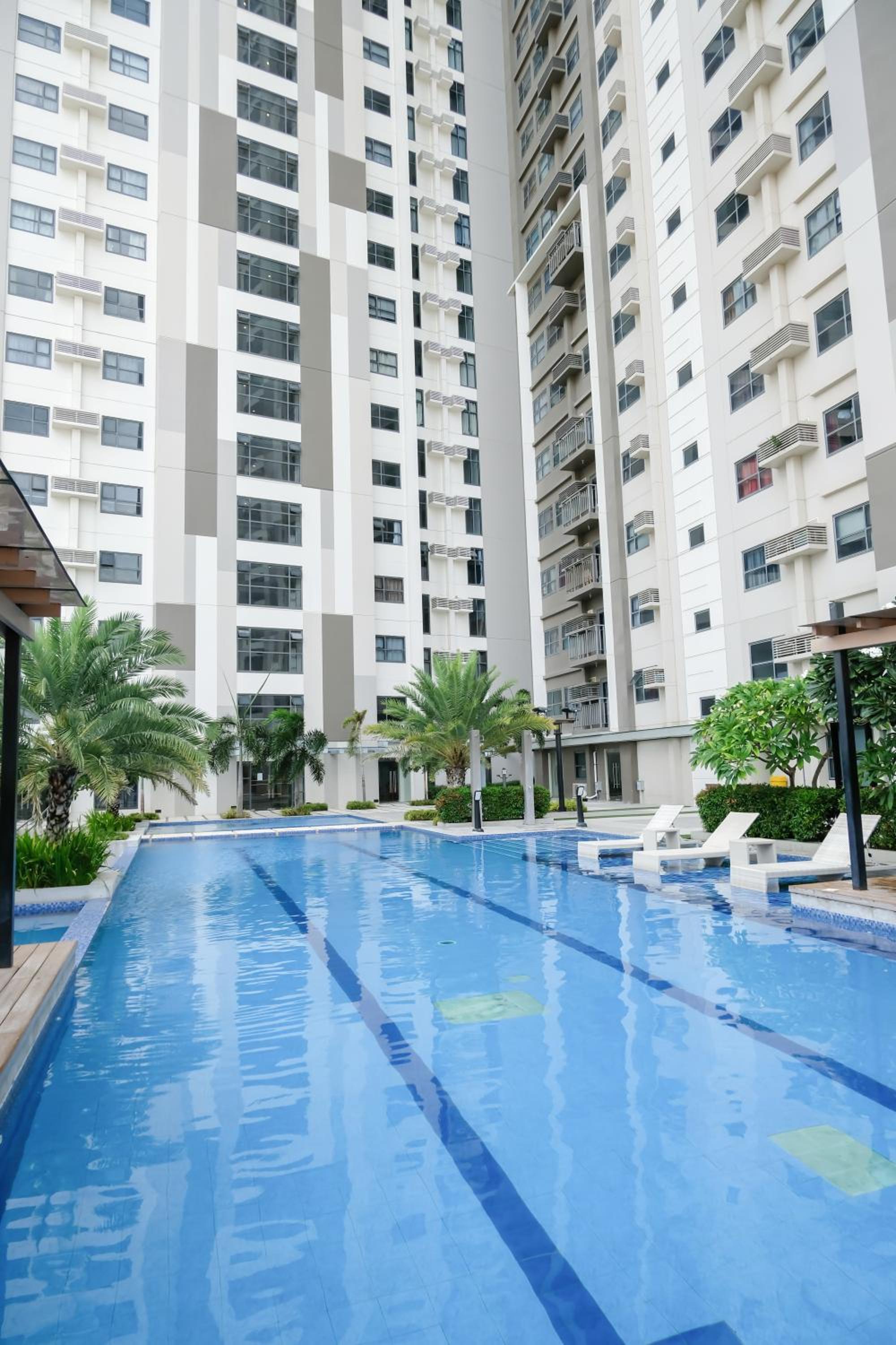 Ezeniel's Place at Horizons 101 Condominium view 2