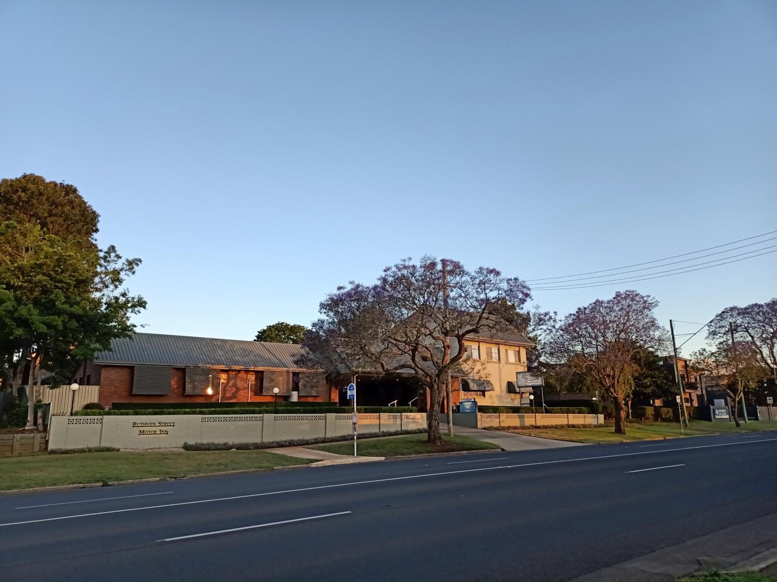Ruthven Street Motor Inn