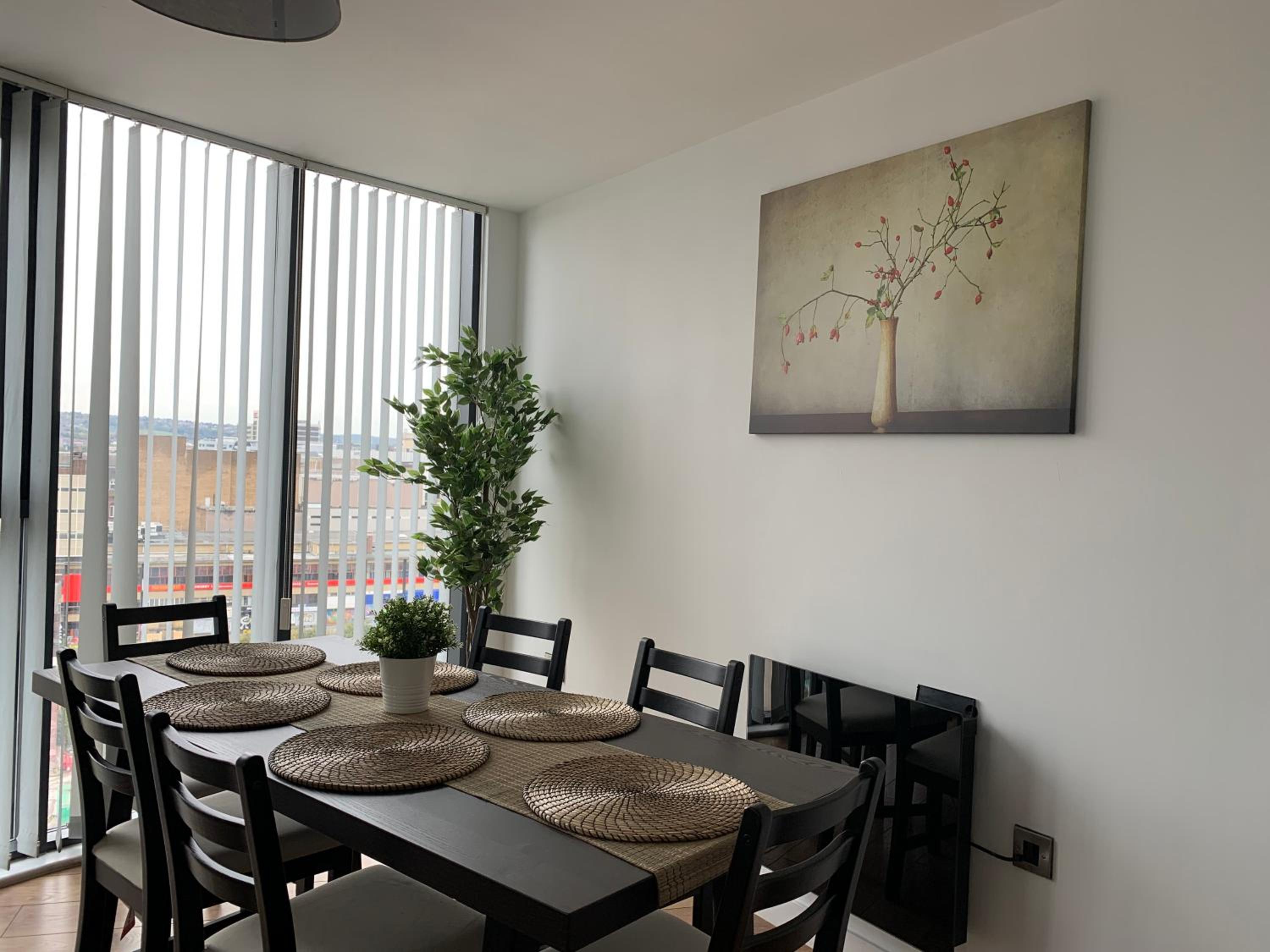 Teal 12 - Sleeps up to 6, Awesome panoramic city views, Quiet 12th Floor 2 bedroom city centre apartment, Perfect for work or leisure! view 5