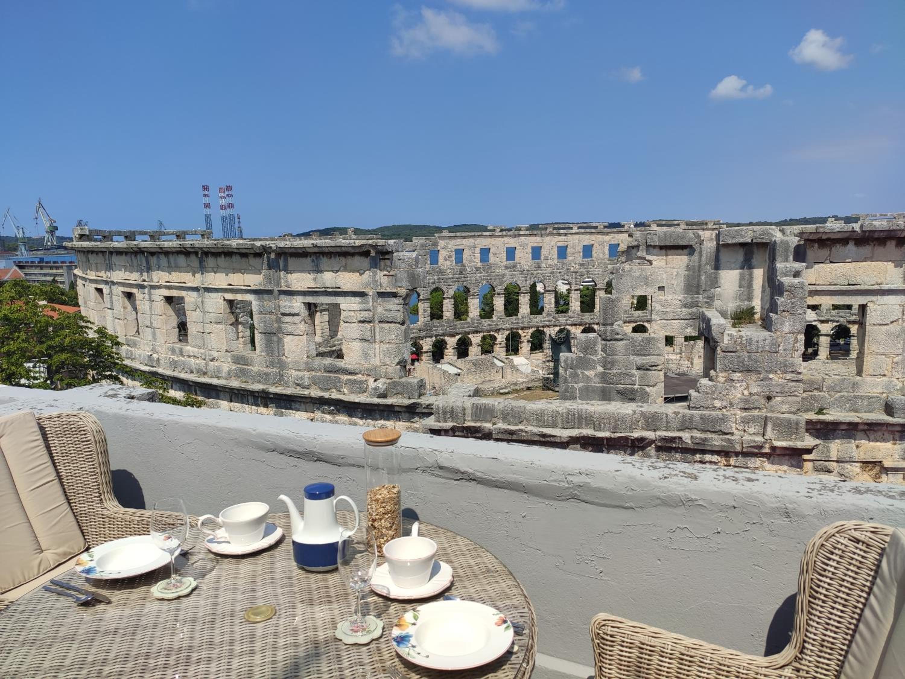 Best view Pula en Pula — balance & terrace