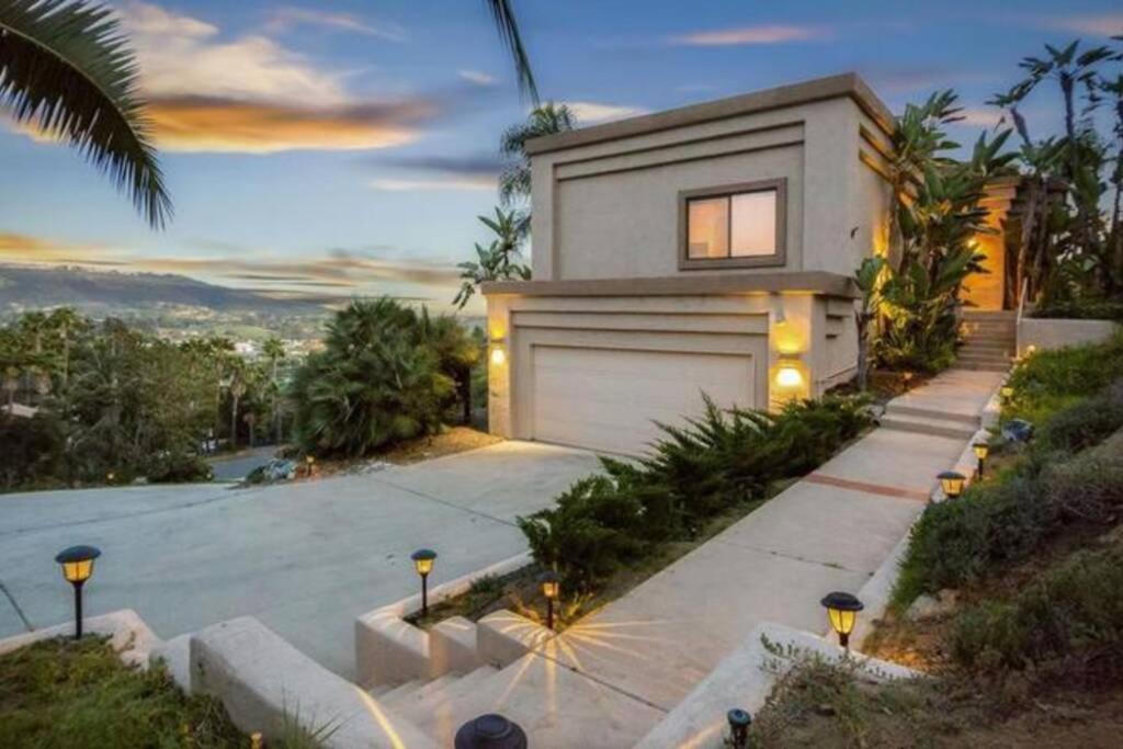 Hotel Hillside 2/2 Subdivided Home W/ Pool And Views!