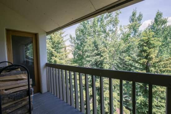 Townsend Place in Beaver Creek VIllage - Property Image 3