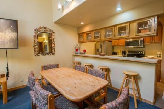 Townsend Place in Beaver Creek VIllage - Property Image 14
