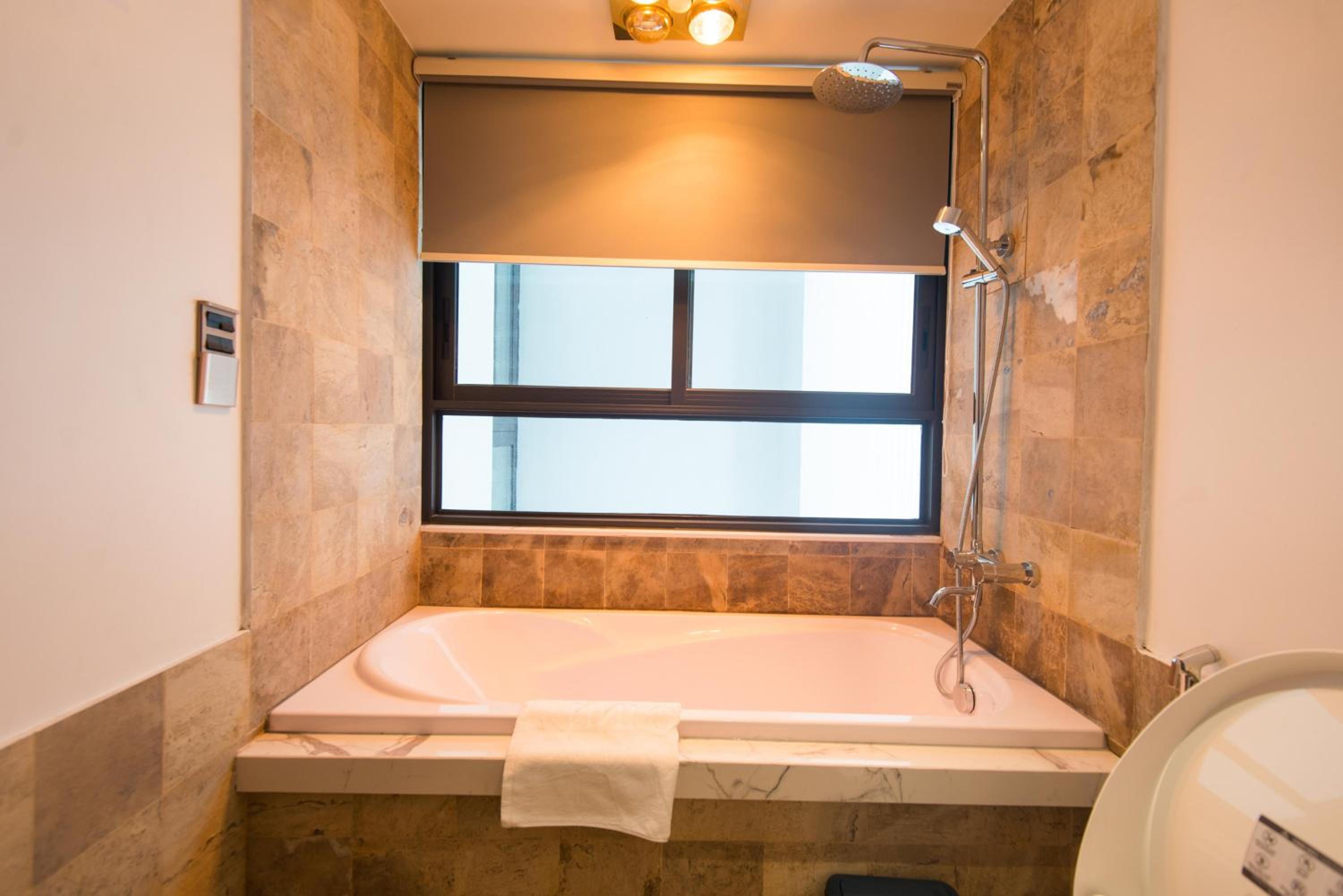 22housing Hotel & Apartment 81 Linh Lang