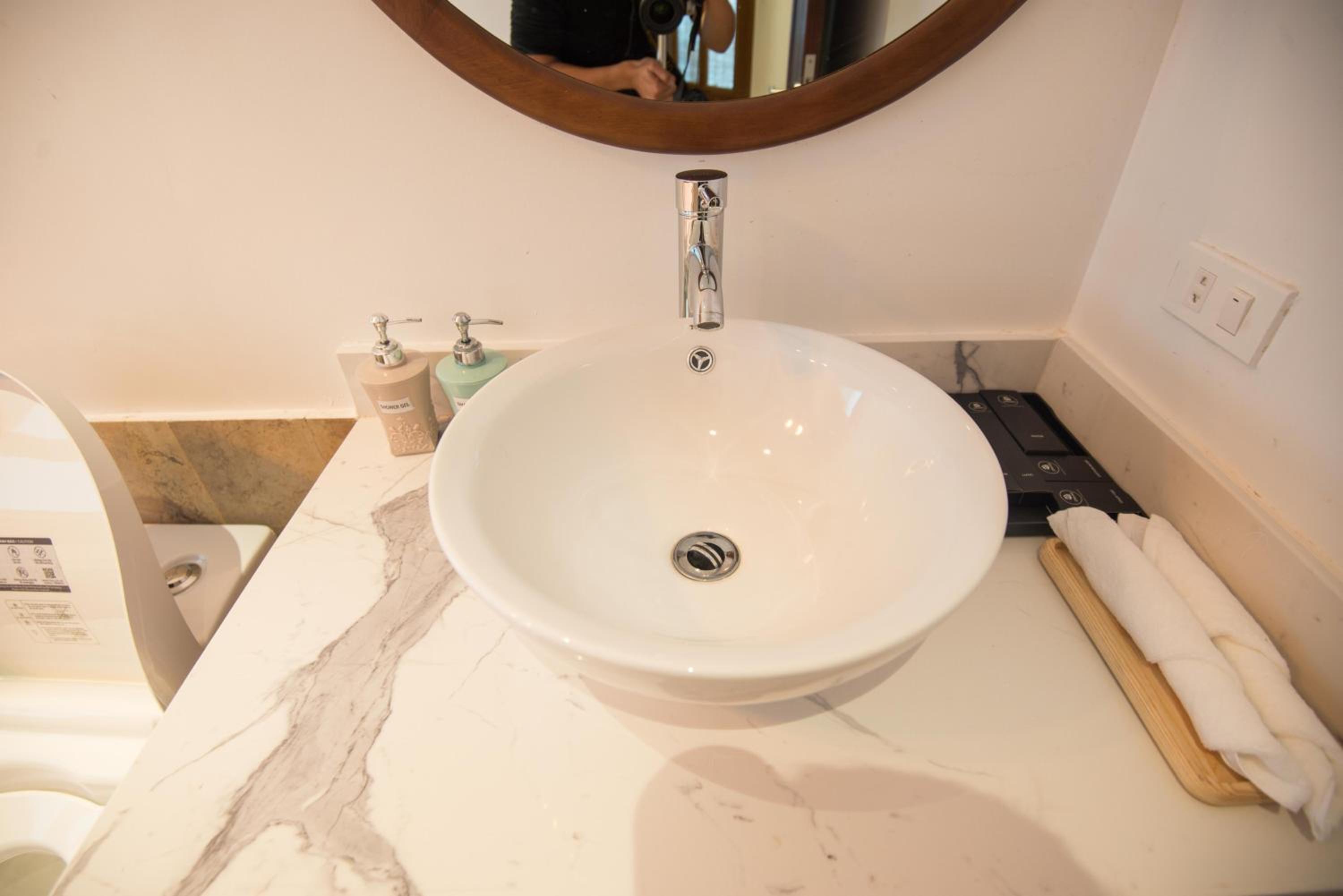 22housing Hotel & Apartment 81 Linh Lang