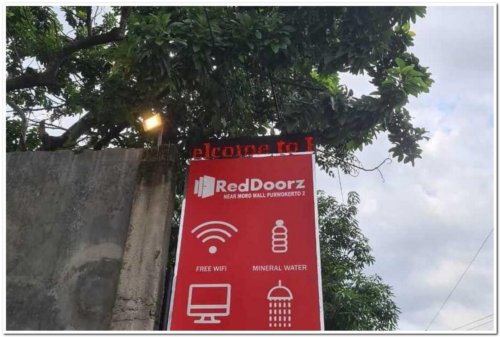 RedDoorz near Moro Mall Purwokerto 2 view 3