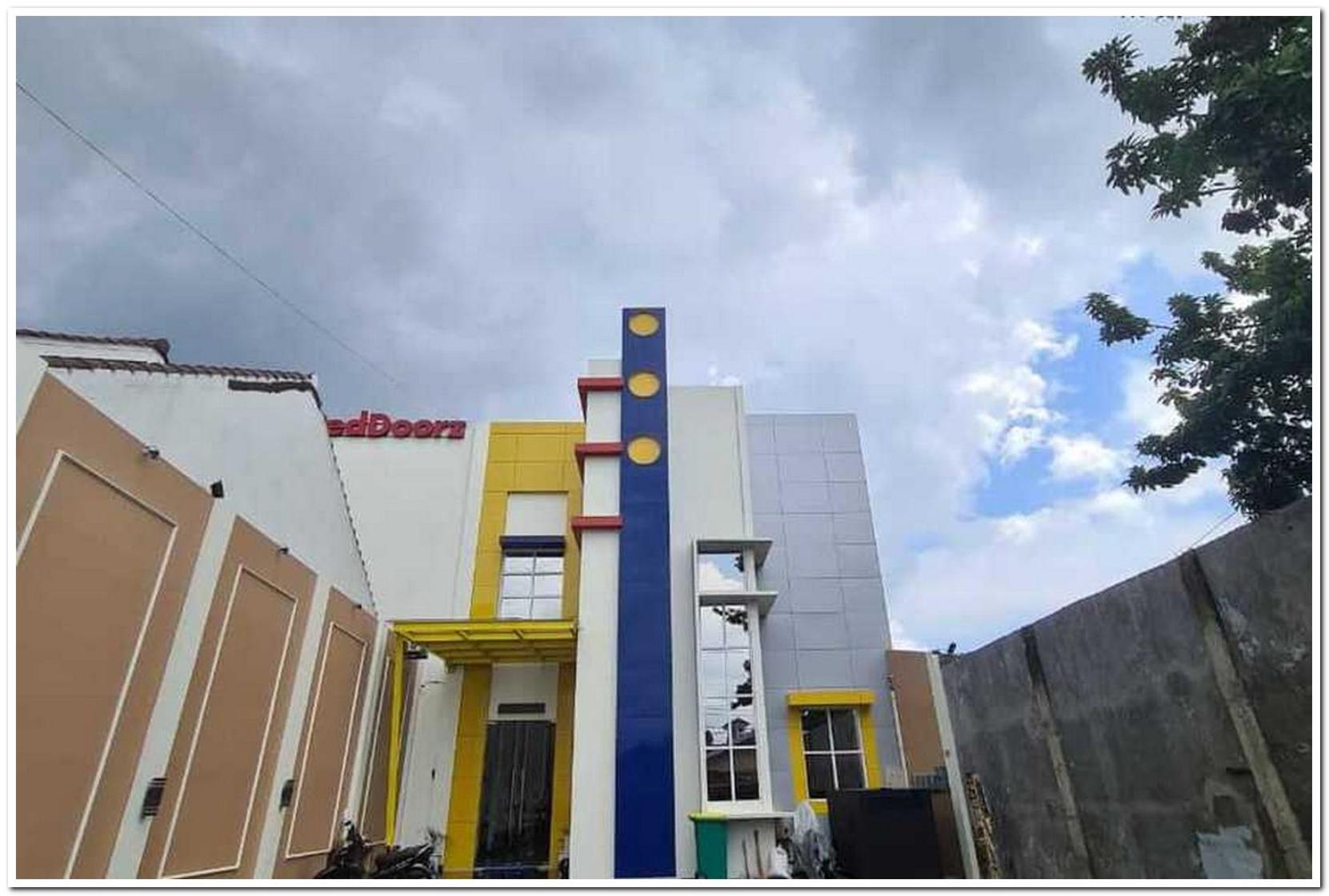 RedDoorz near Moro Mall Purwokerto 2 view 4