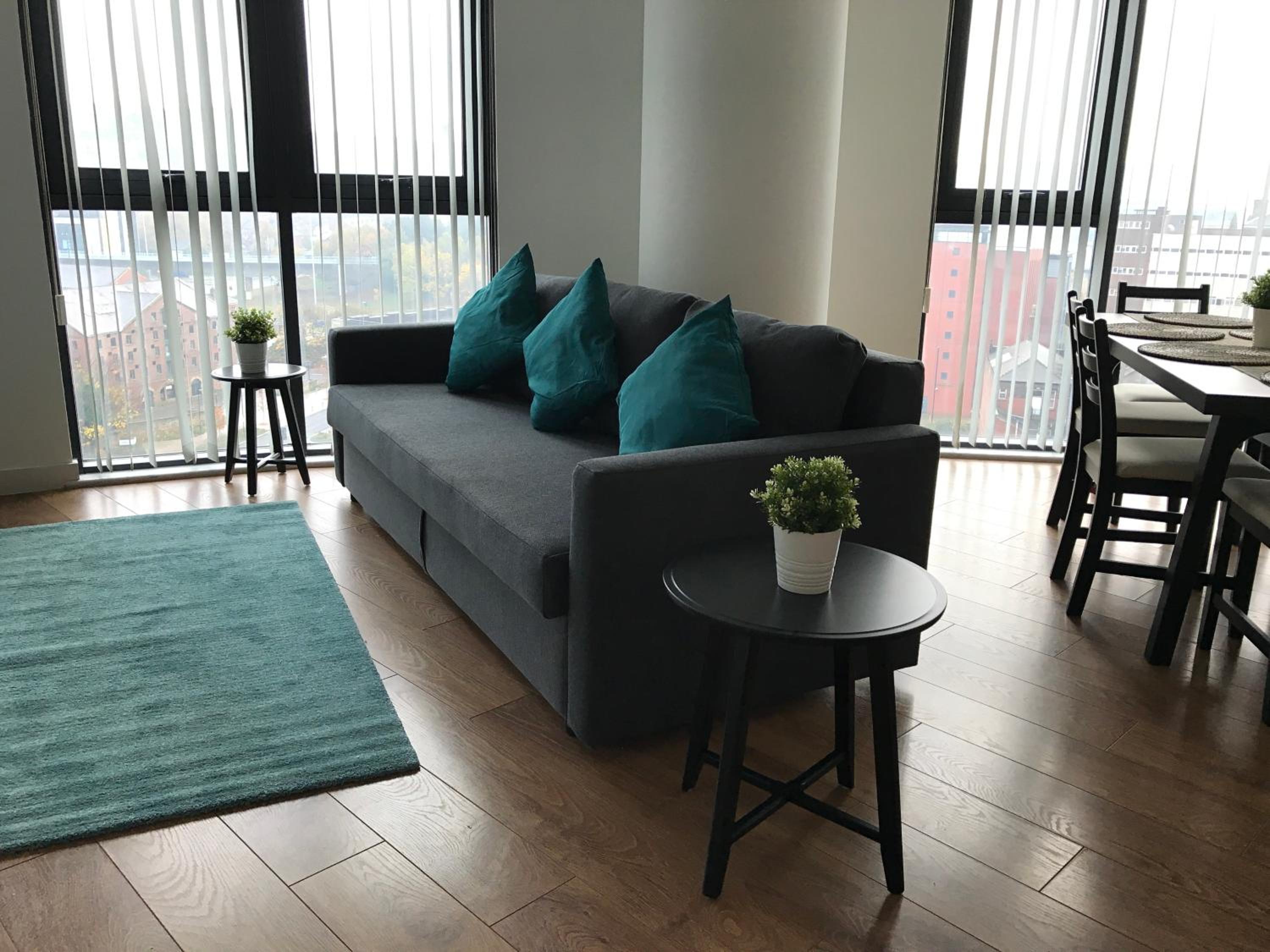 Teal 12 - Sleeps up to 6, Awesome panoramic city views, Quiet 12th Floor 2 bedroom city centre apartment, Perfect for work or leisure! view 4