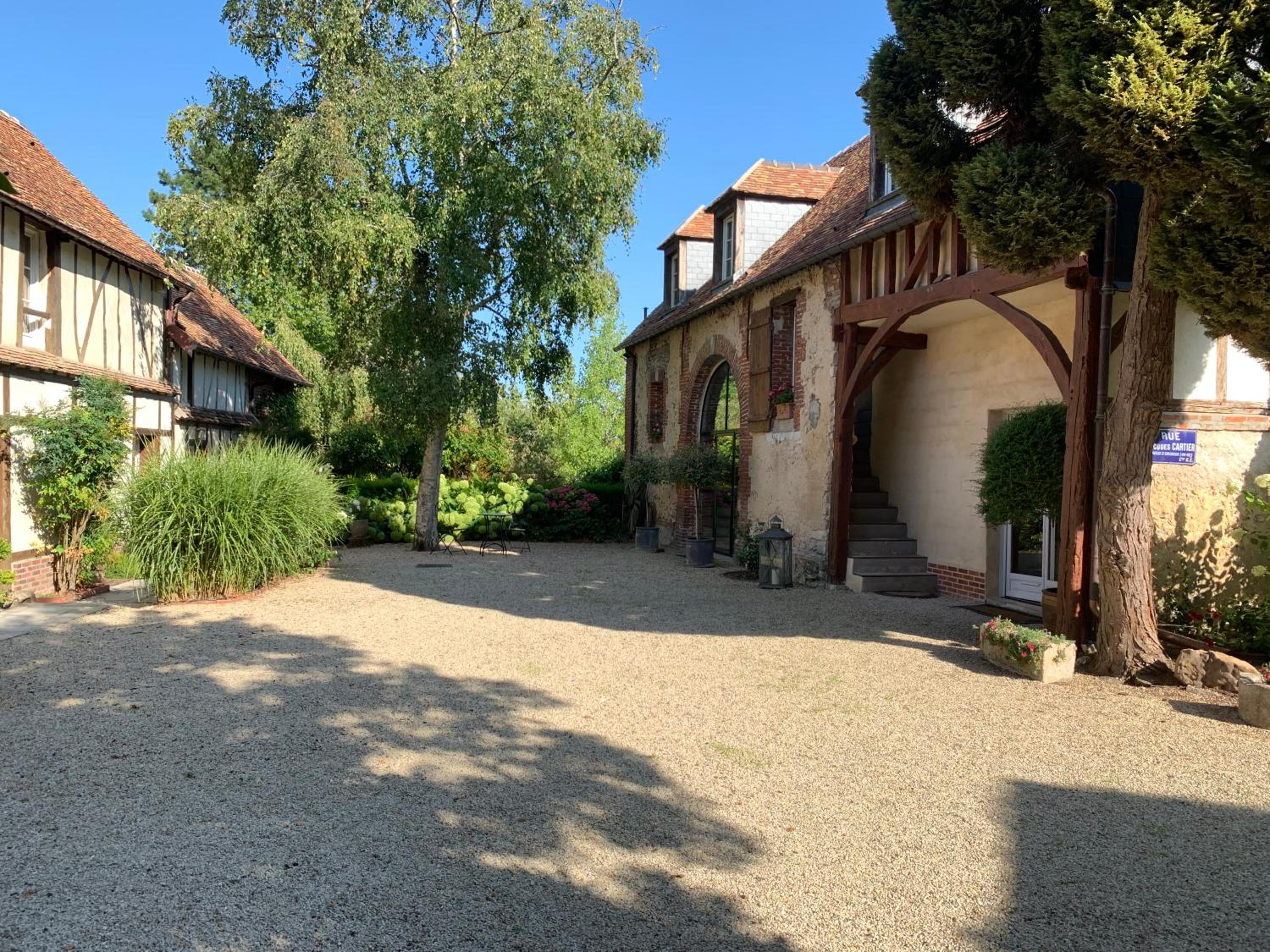 Le Puits D'Angle view 3