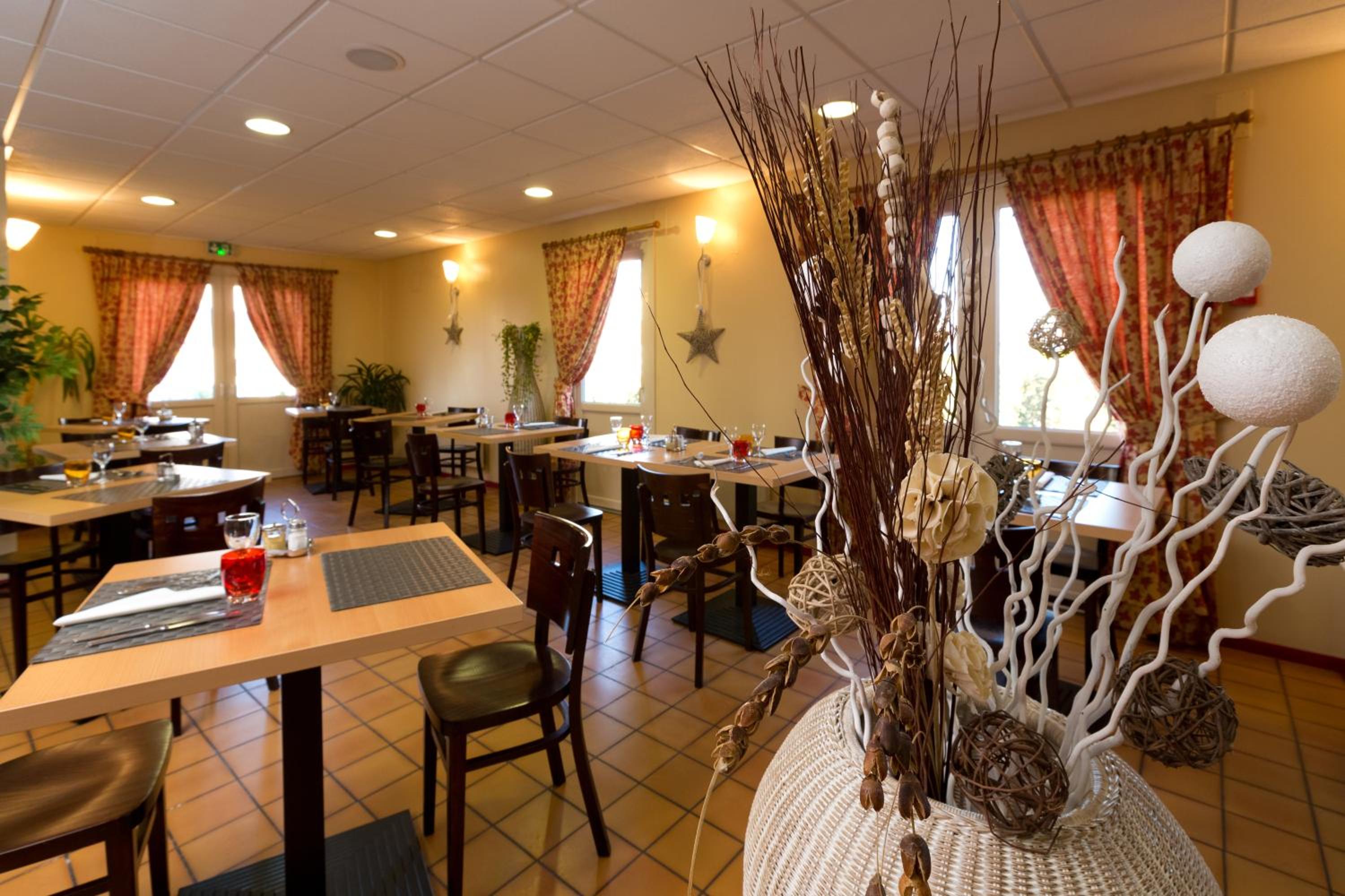 Epinal Vacations - Prest'Hotel Epinal Chavelot - Property Image 5