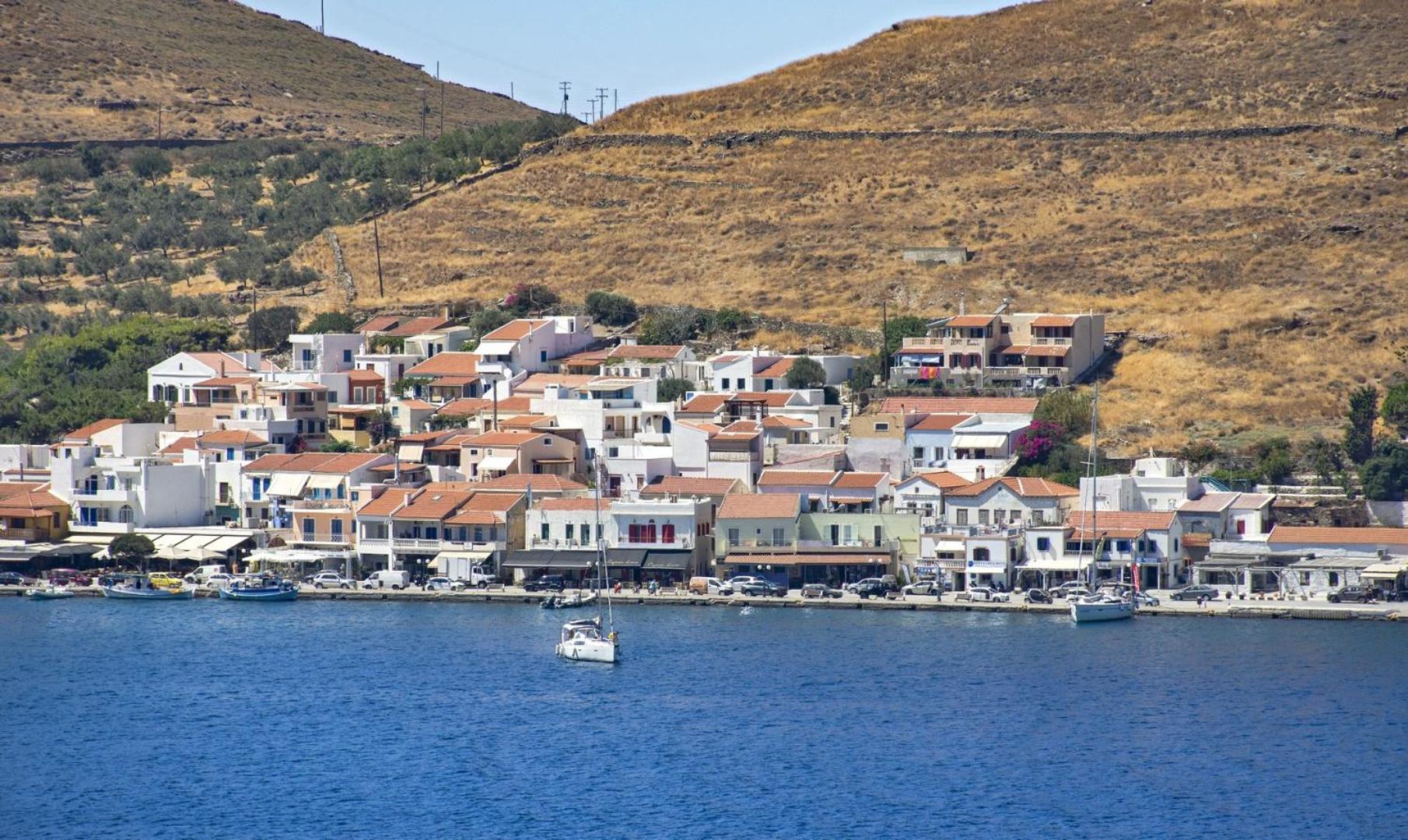 Villa Mirsini, a 5 minute walk from 2 beaches view 3