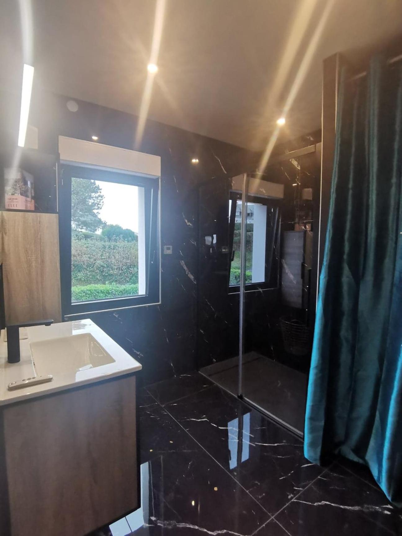 Villa l'hermine Vue mer exceptionnelle, prestation luxe contemporaine avec cinema et spa, borne voit électrique