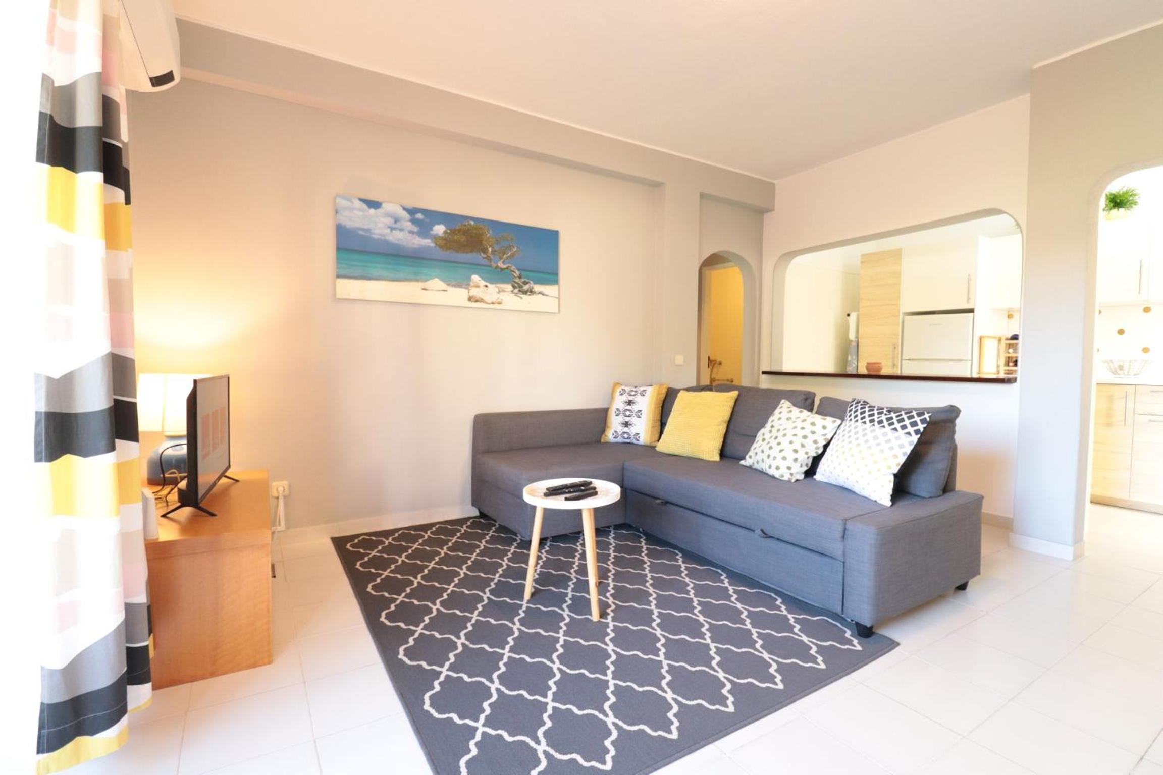 LovelyStay - Cozy 1BR Flat in Alvor with AC and Balcony view 2