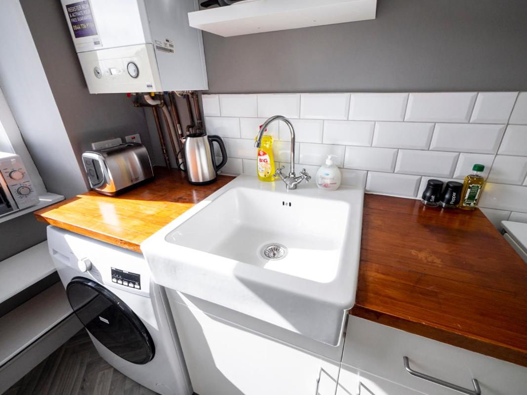 New Superhost Listing: Bright flat nr. University view 2