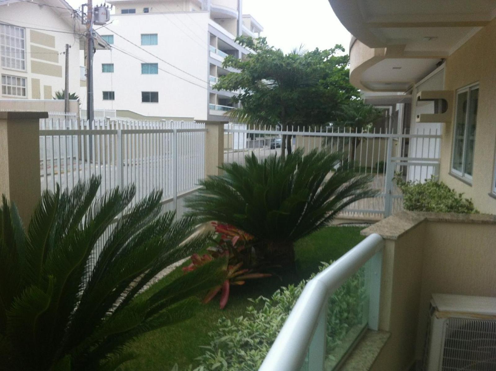 EXCELENTE APTO NA QUADRA DA PRAIA