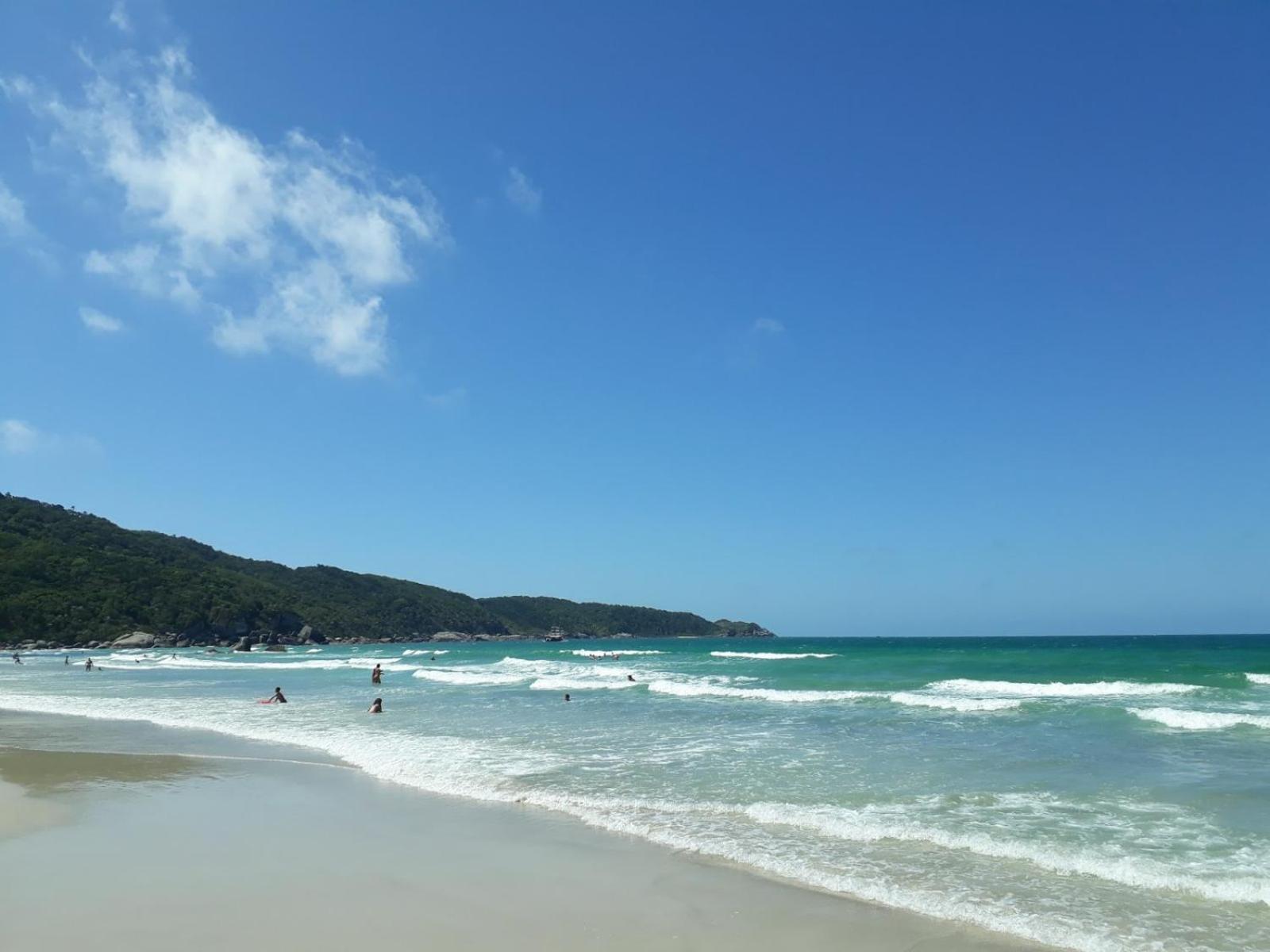 EXCELENTE APTO NA QUADRA DA PRAIA