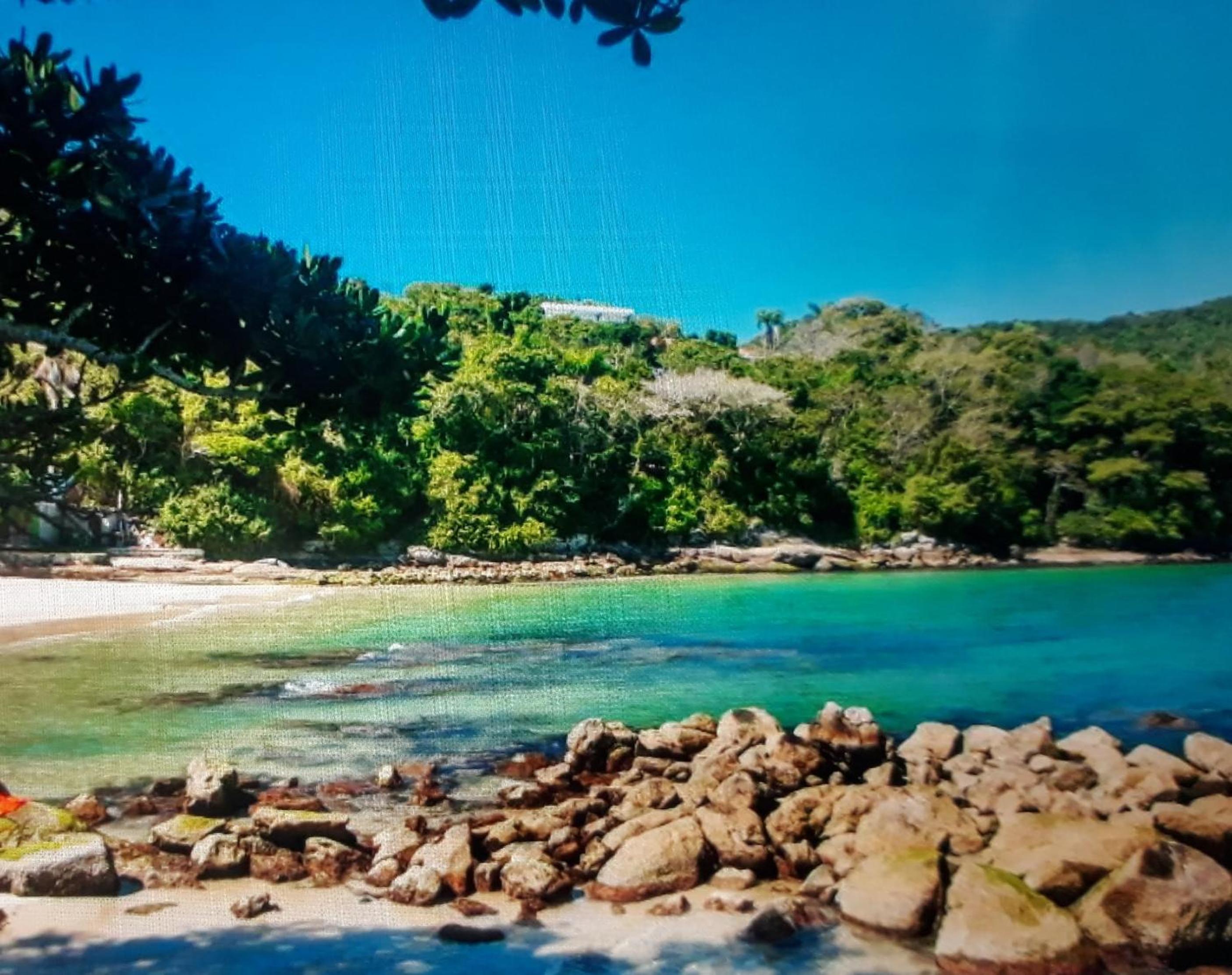 EXCELENTE APTO NA QUADRA DA PRAIA