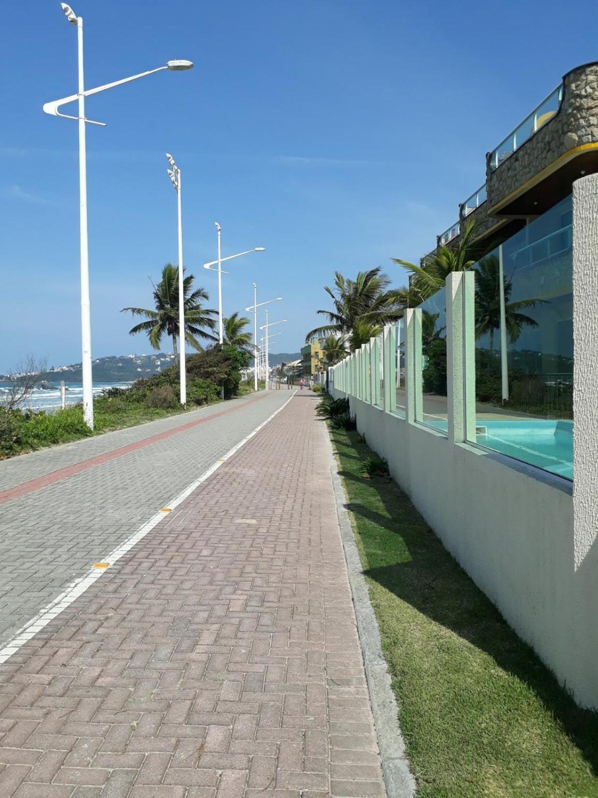 EXCELENTE APTO NA QUADRA DA PRAIA