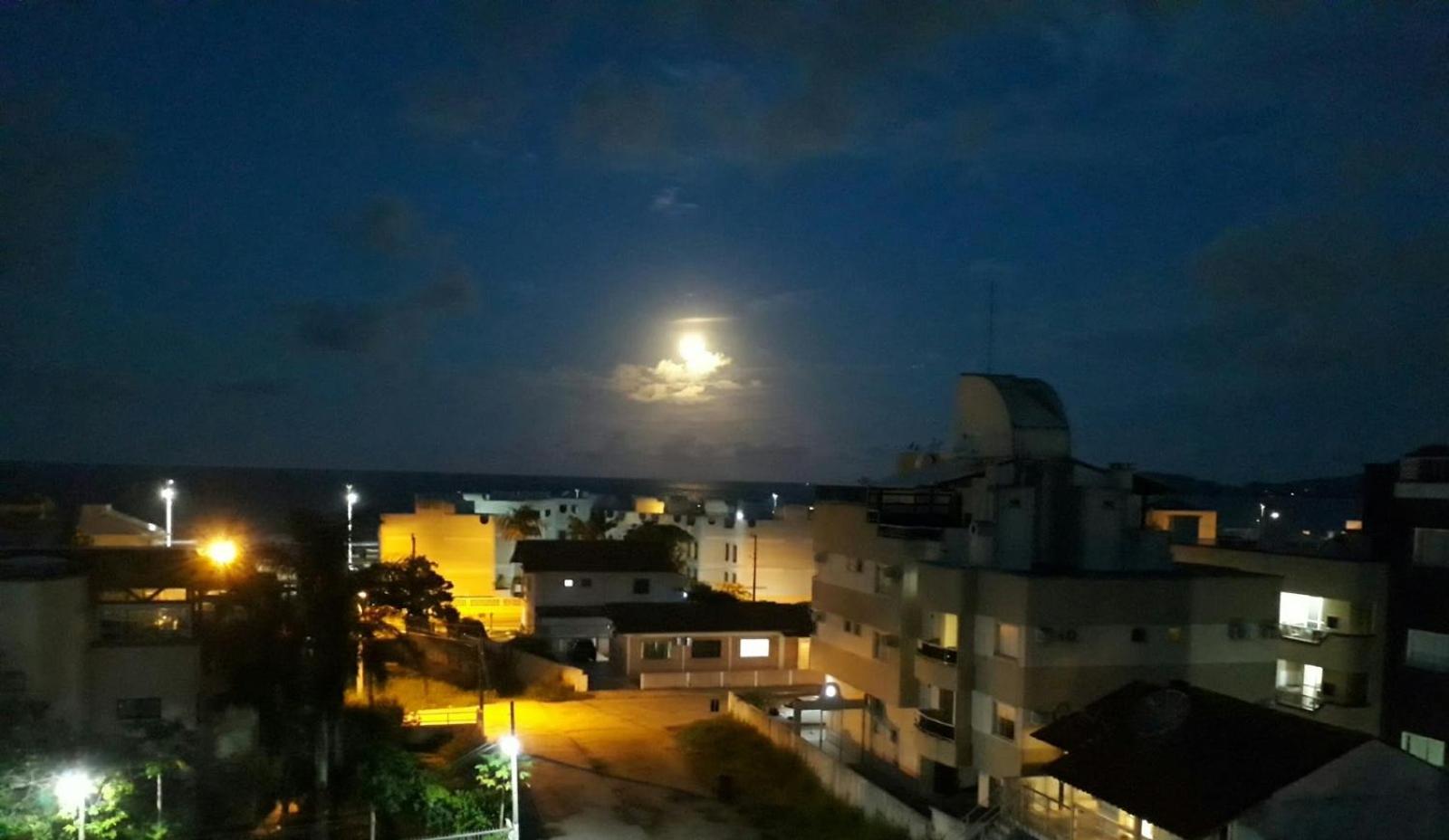 EXCELENTE APTO NA QUADRA DA PRAIA