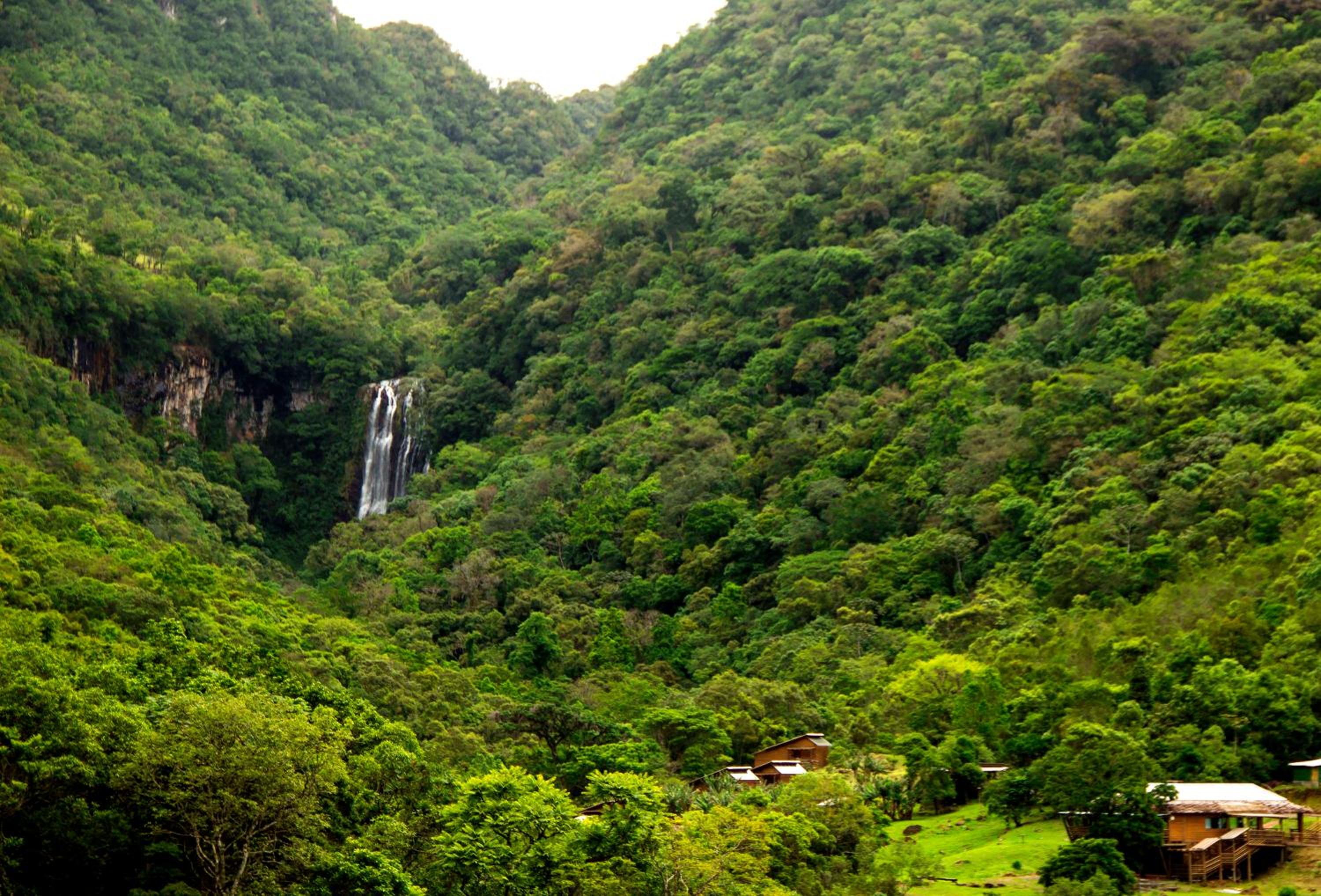 Cachoeira dos Borges Cabanas e Parque