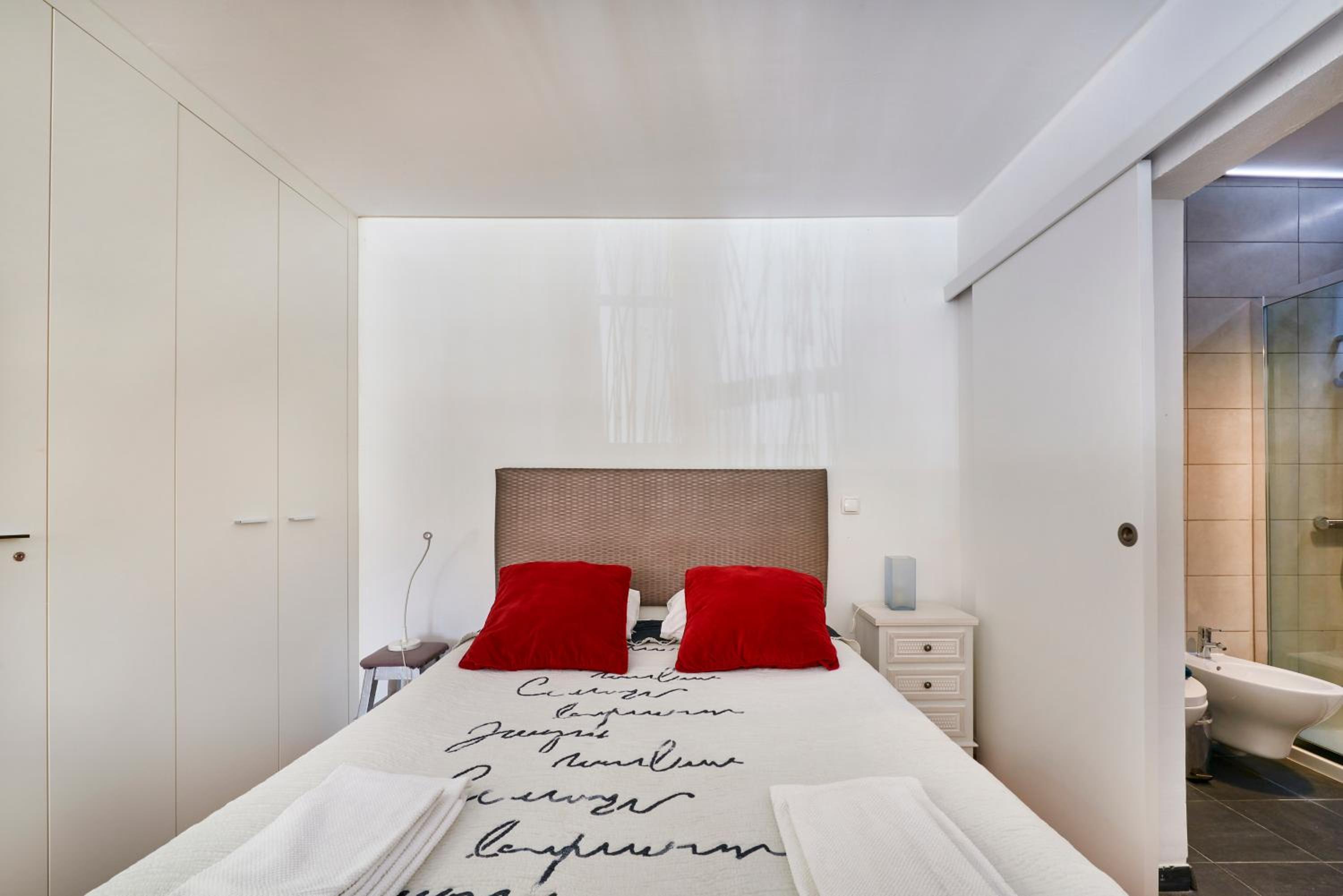 Renovated Charming Apartment, By TimeCooler view 5
