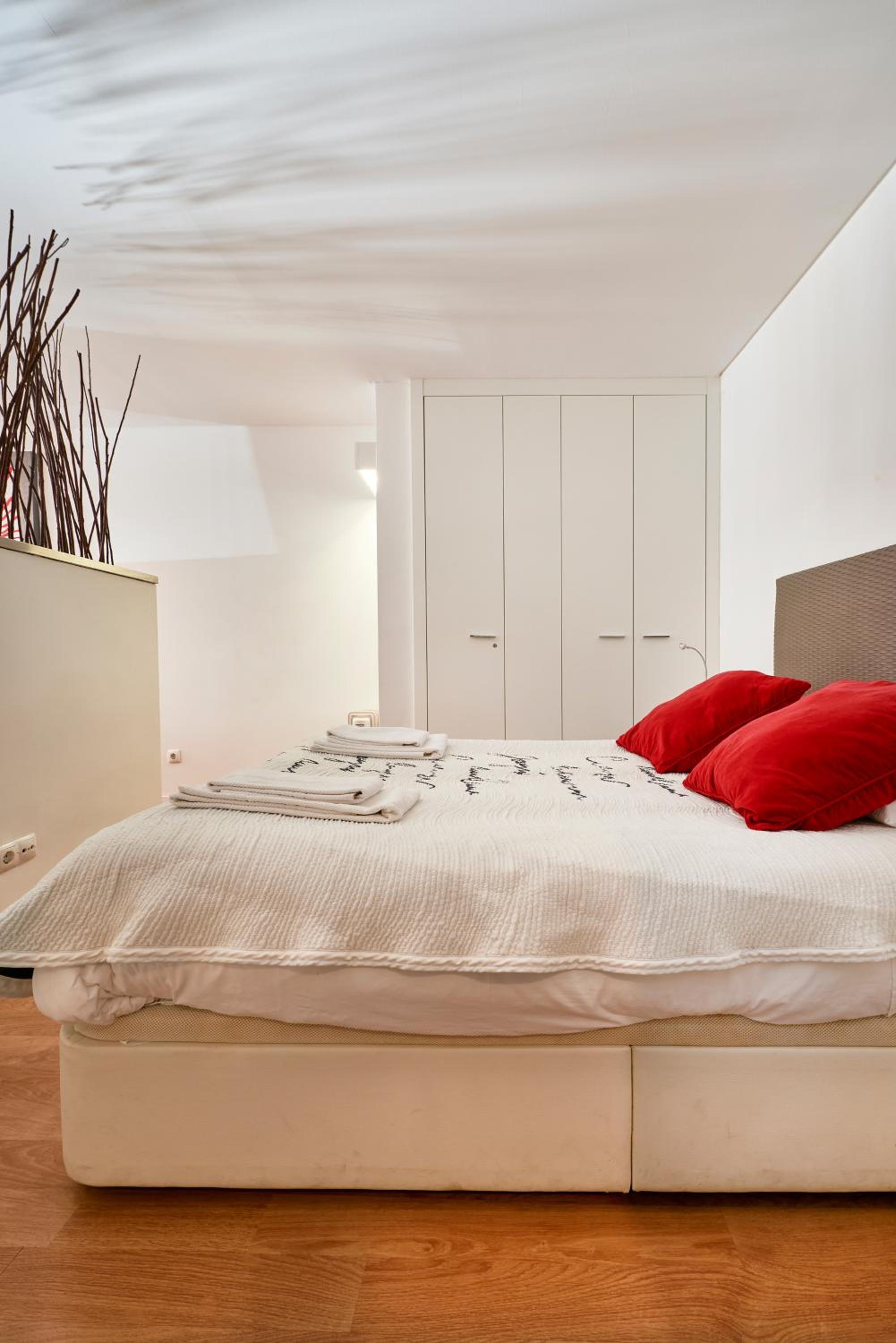 Renovated Charming Apartment, By TimeCooler view 4