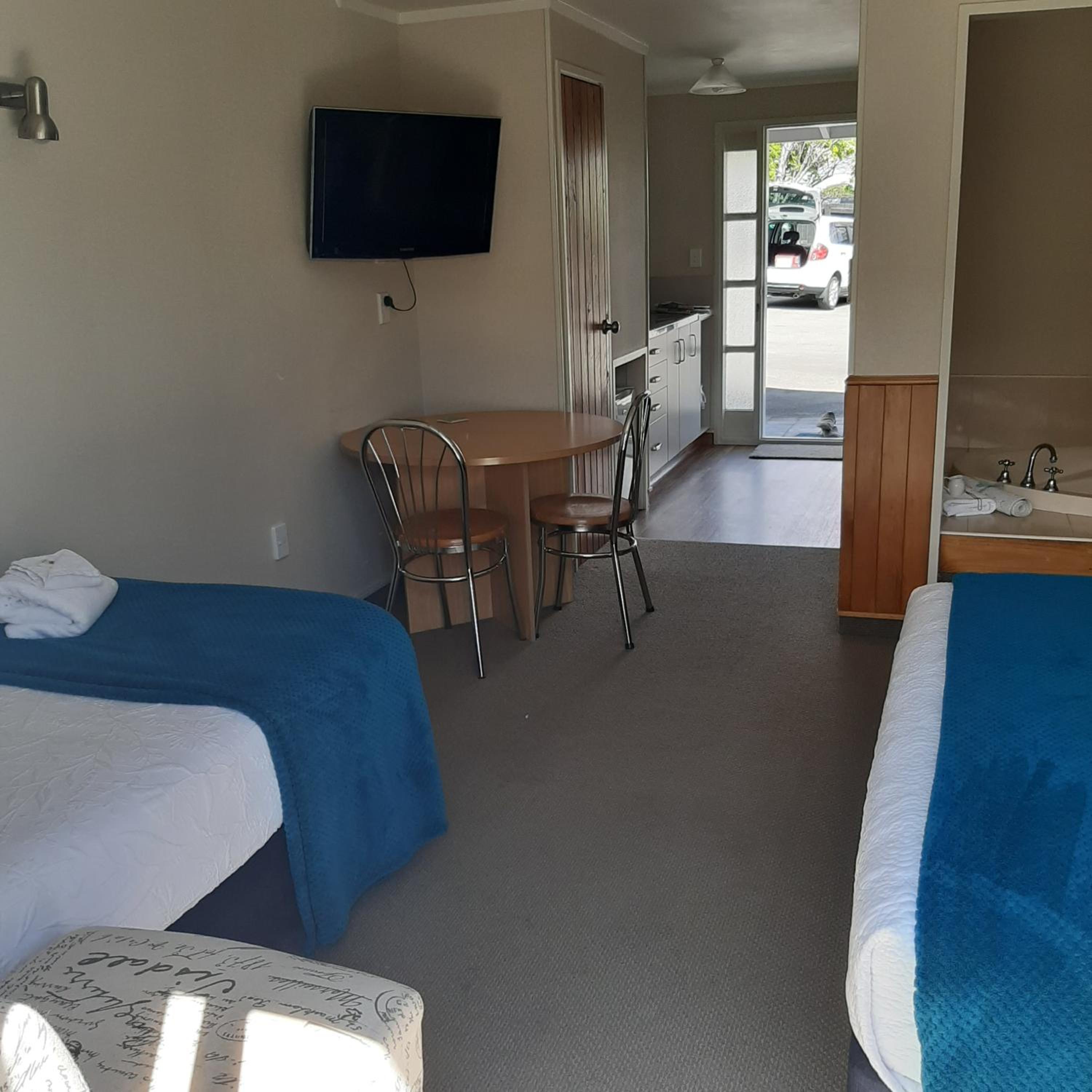 Cottage Mews Motel
