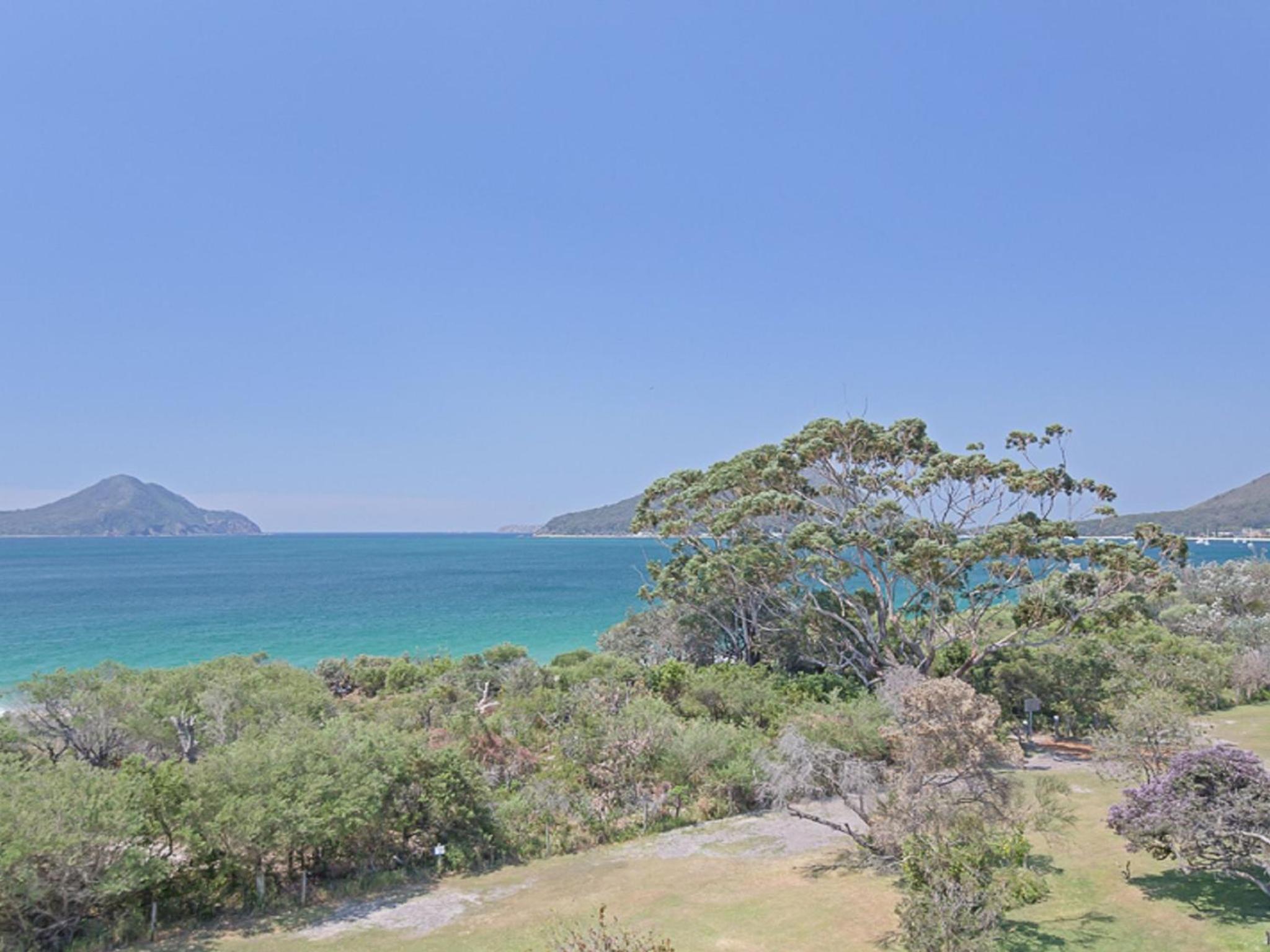 Luskin Lodge 11 stunning water views