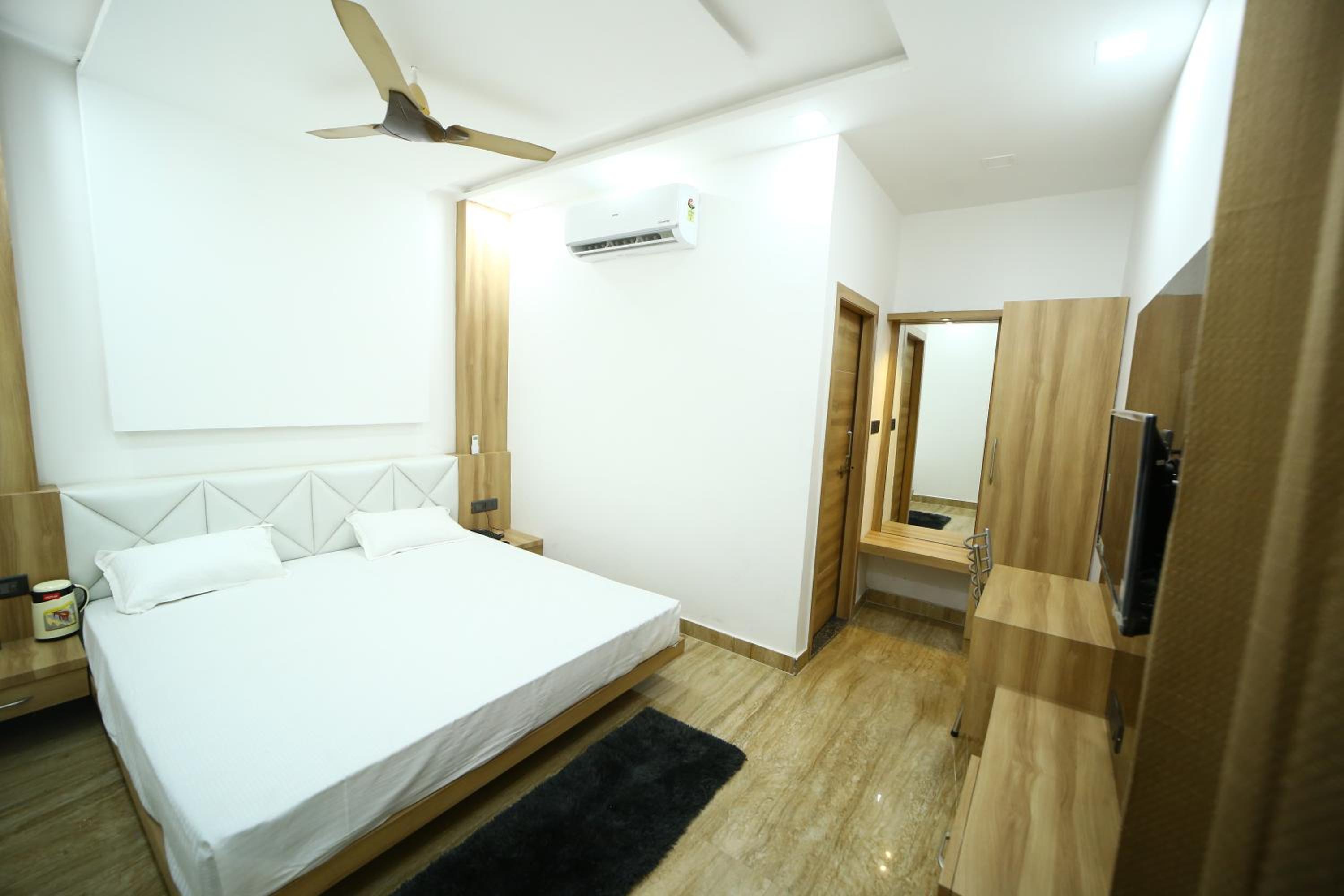 Hotel Byke Ride - Walkable from Agra Cantt Railway Station