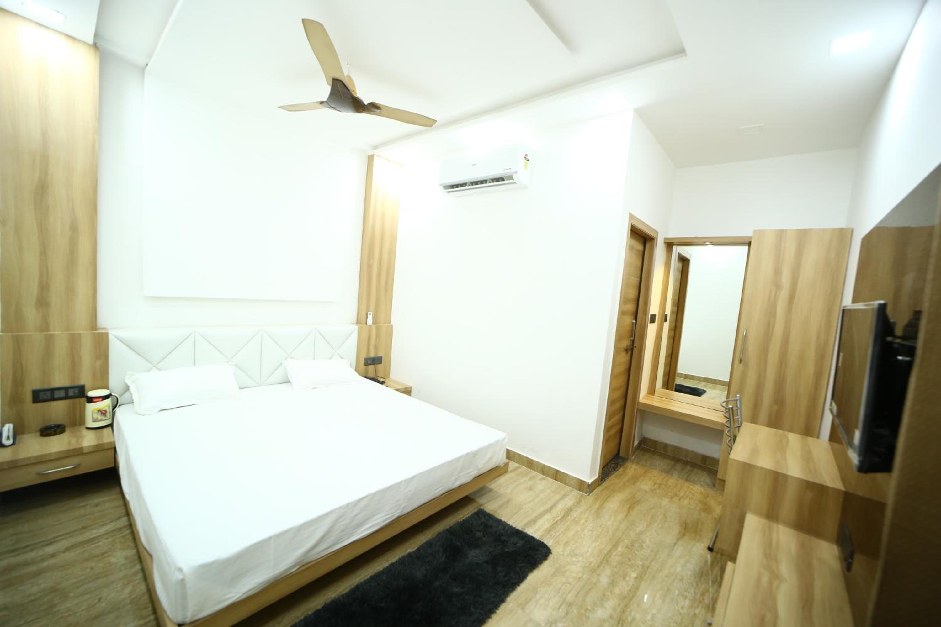 Hotel Byke Ride - Walkable from Agra Cantt Railway Station