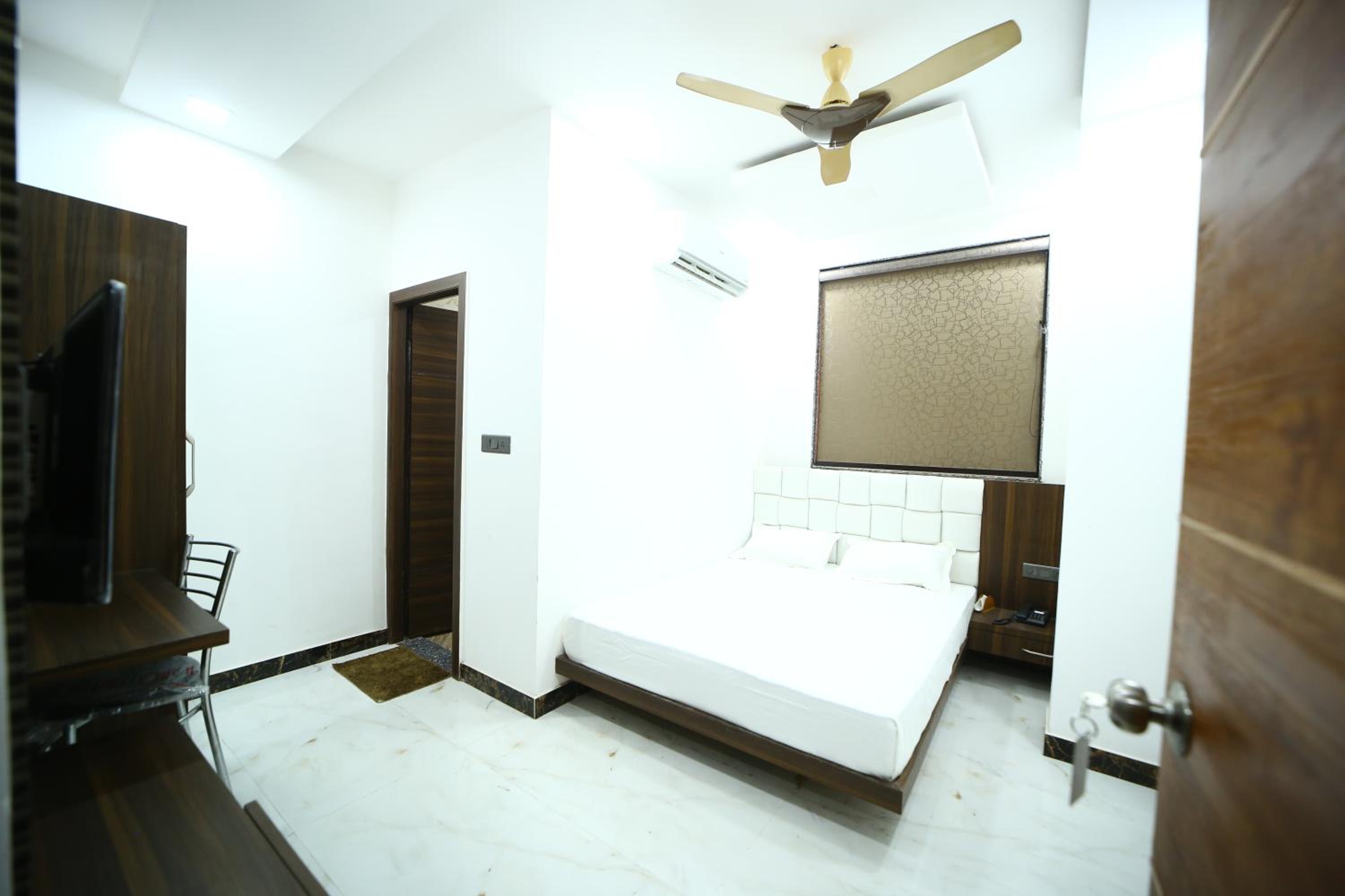 Hotel Byke Ride - Walkable from Agra Cantt Railway Station