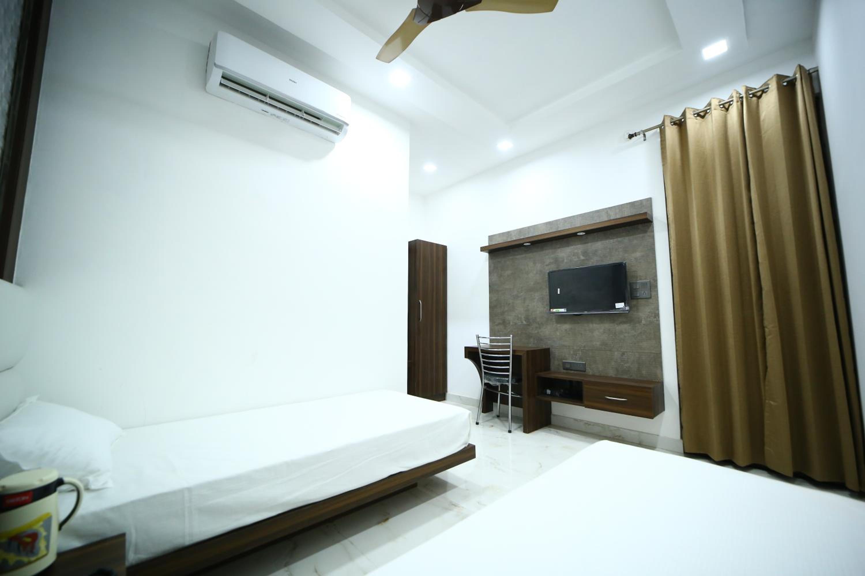 Hotel Byke Ride - Walkable from Agra Cantt Railway Station