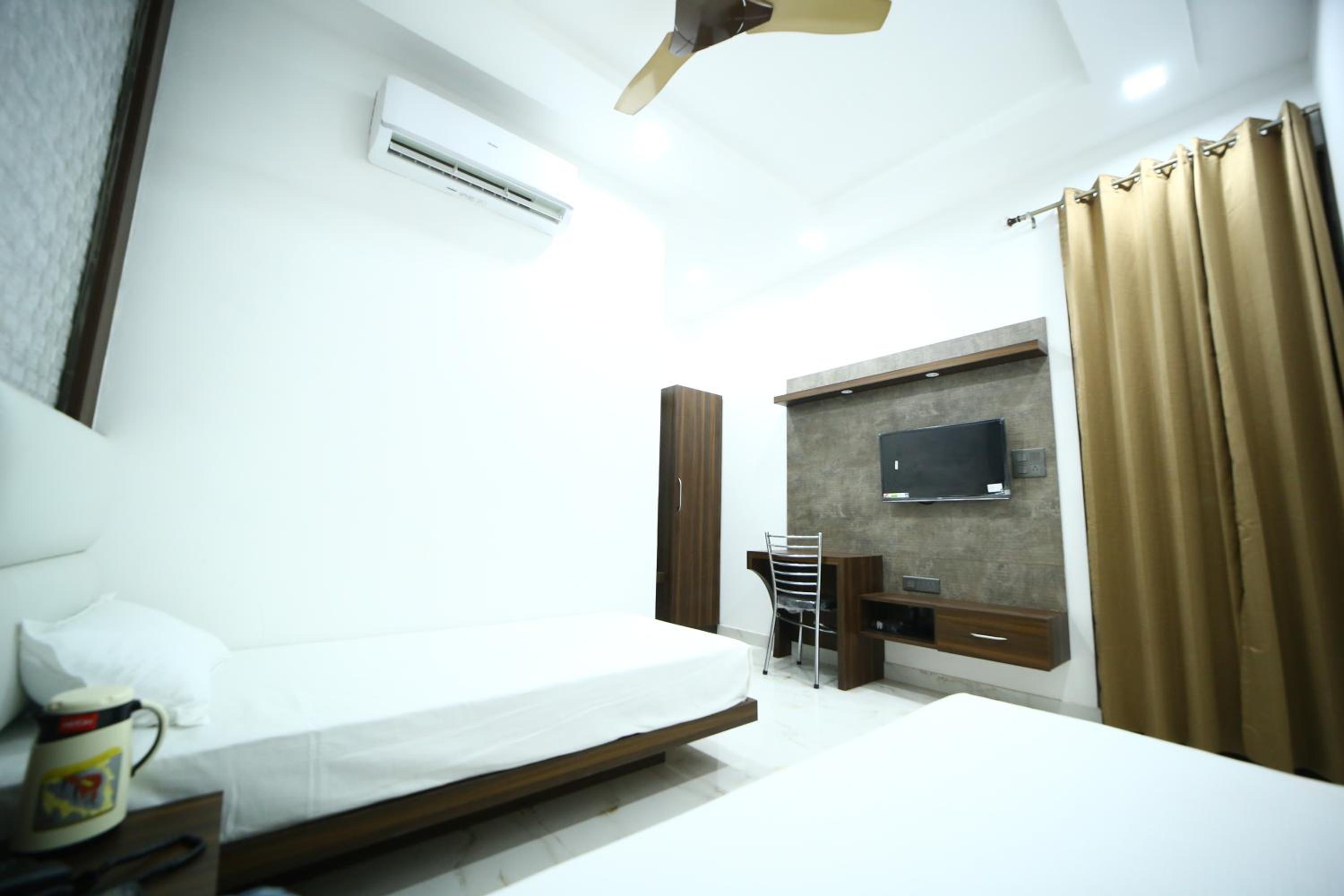 Hotel Byke Ride - Walkable from Agra Cantt Railway Station