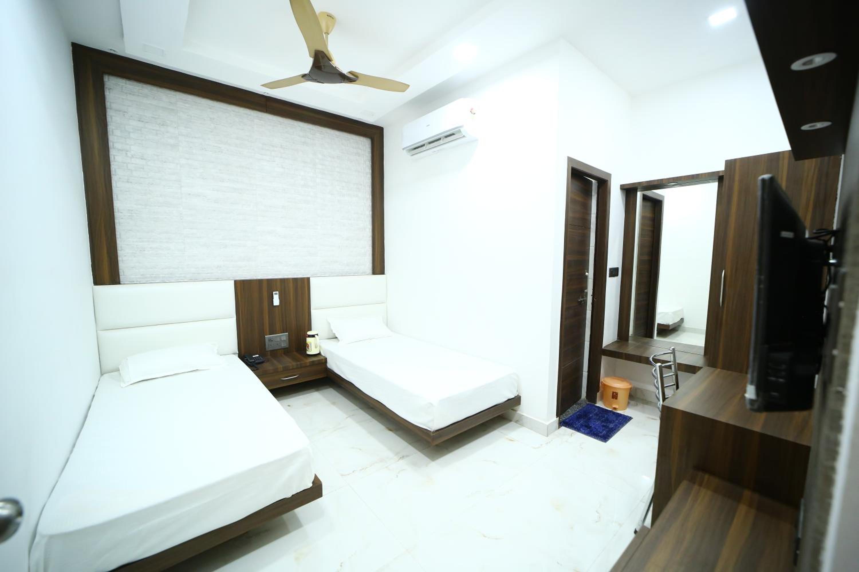Hotel Byke Ride - Walkable from Agra Cantt Railway Station