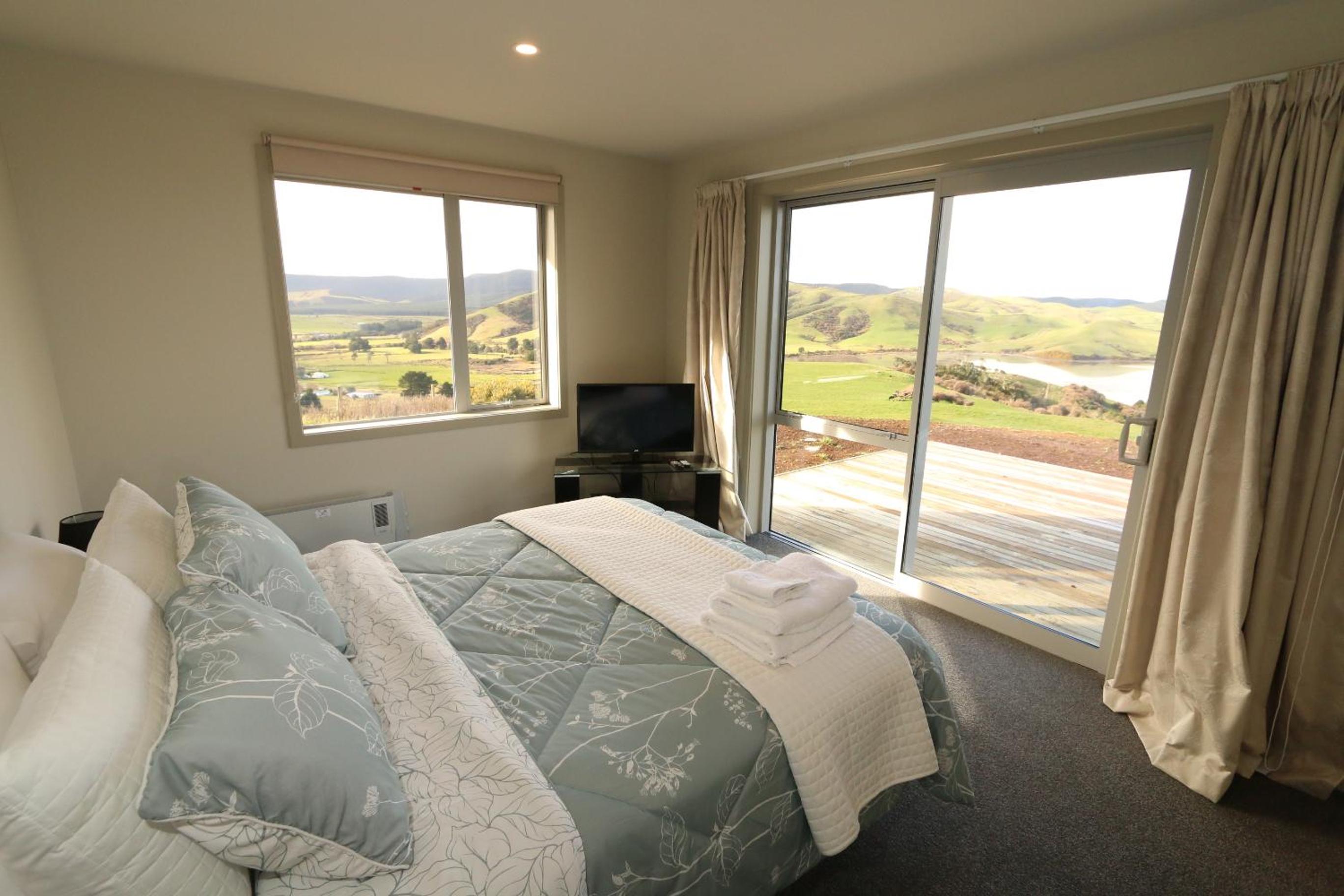 Niagara Ridge Retreat Catlins view 2