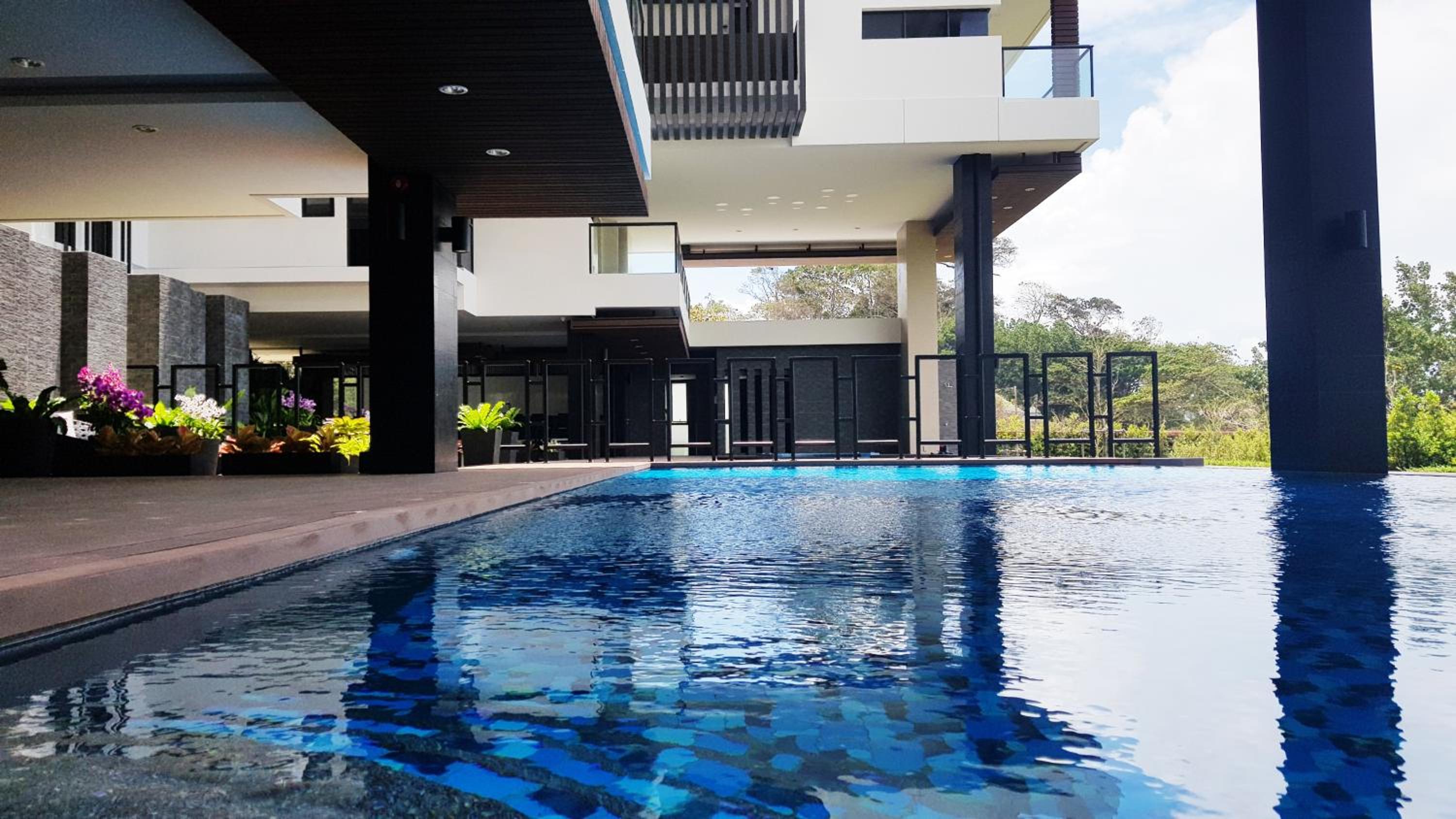 Escape Condominiums Beachfront Suites - Mae Phim view 5