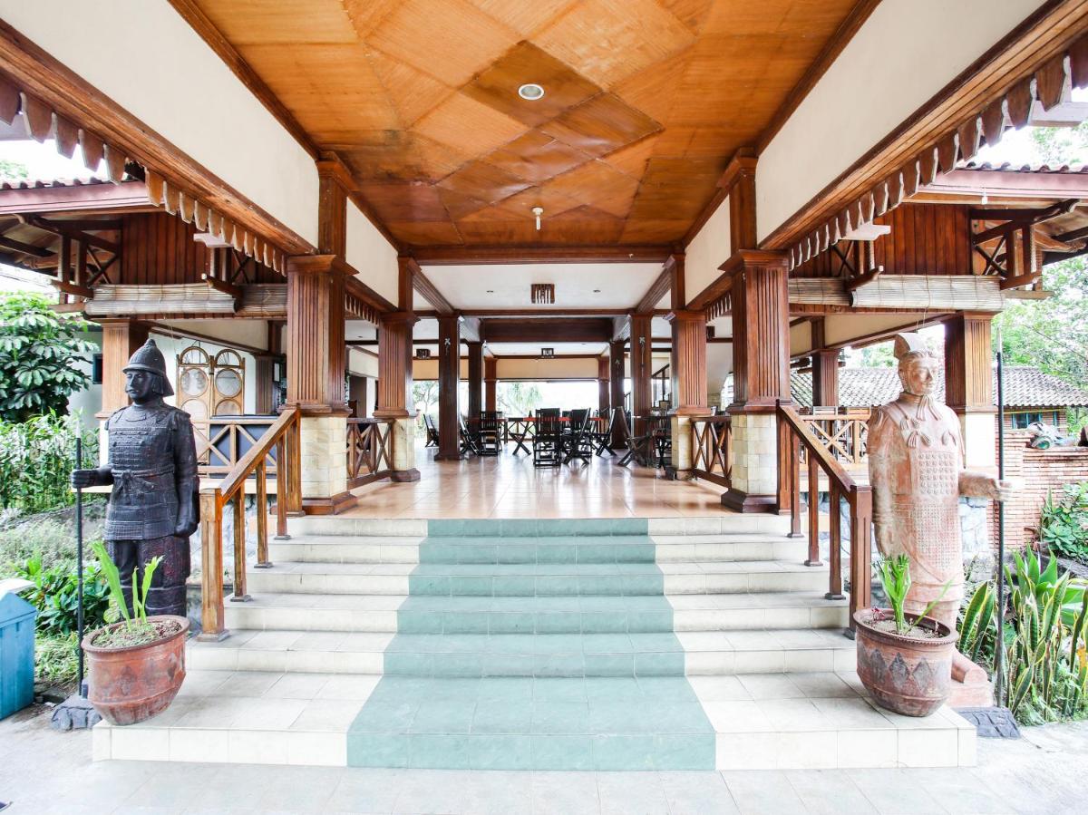 hotel reception