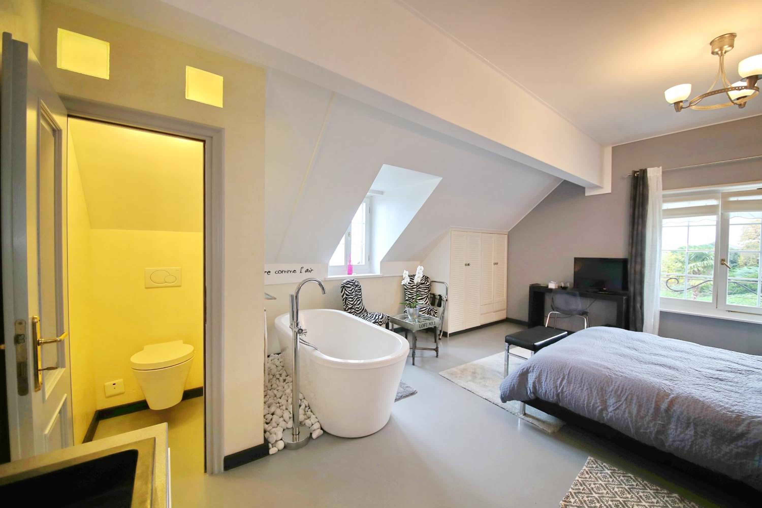 Corseaux Beach rooms-Riviera Beach apartments