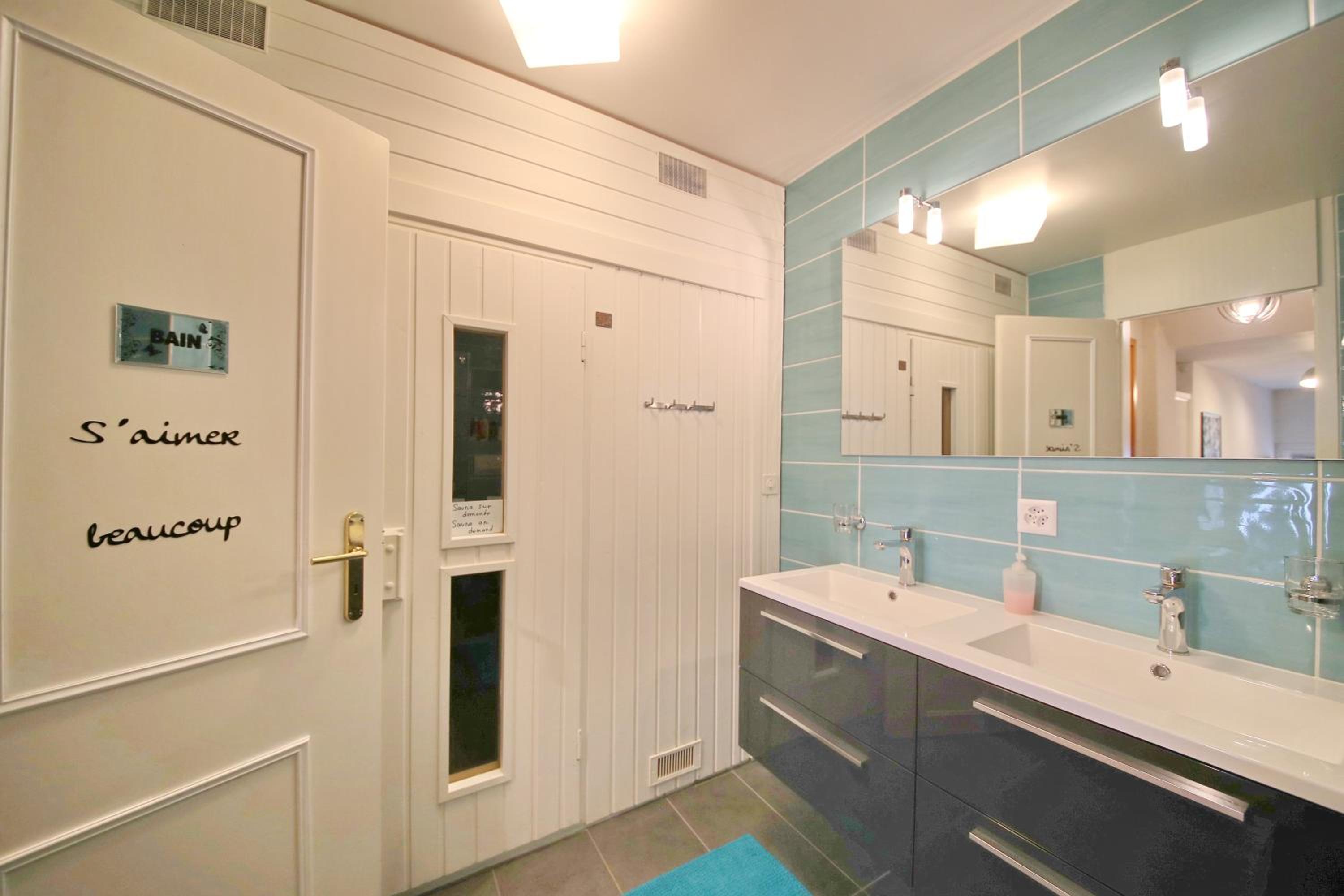 Corseaux Beach rooms-Riviera Beach apartments