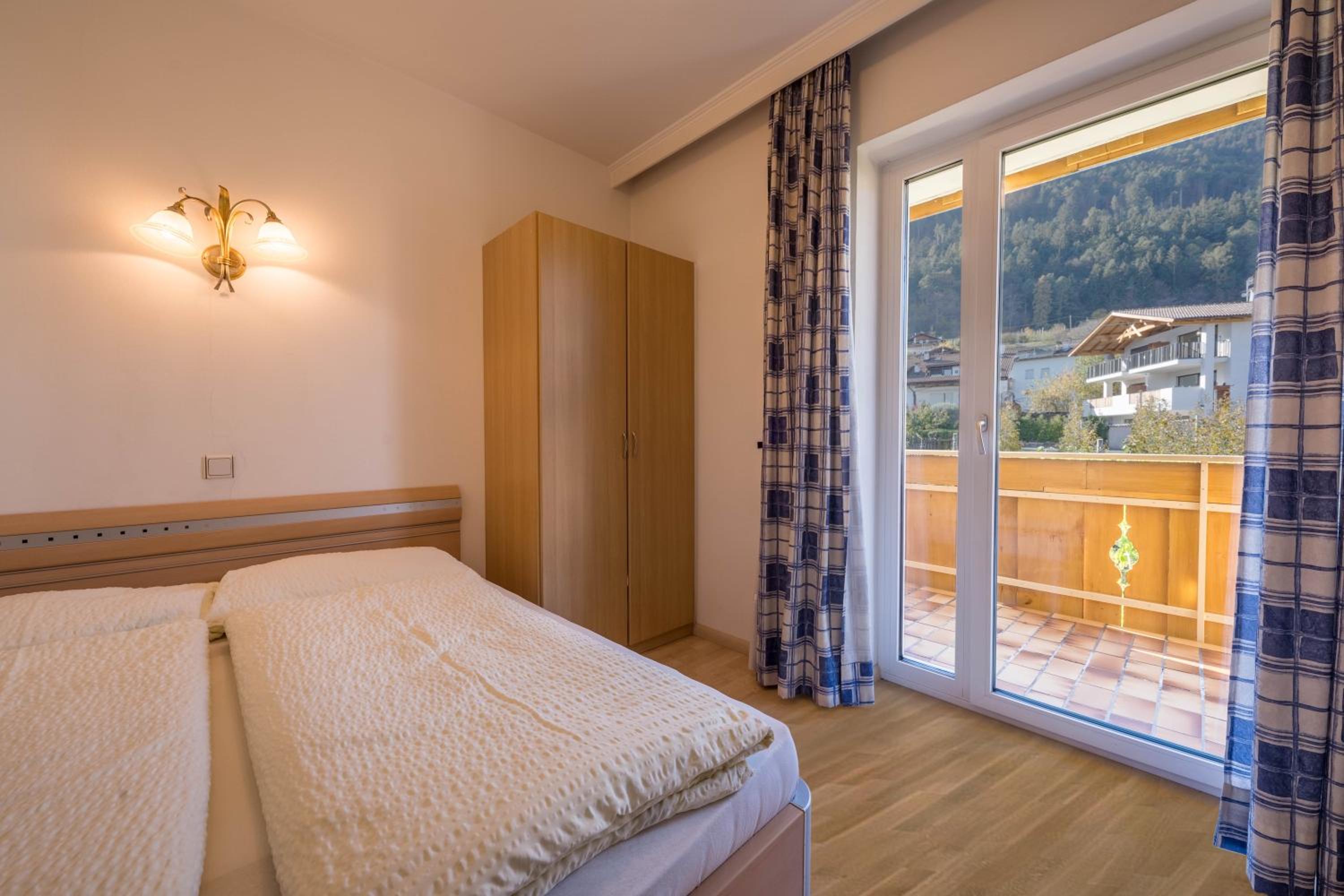 Residence Kronstein - Fewo 5 en Tesimo — hotel room