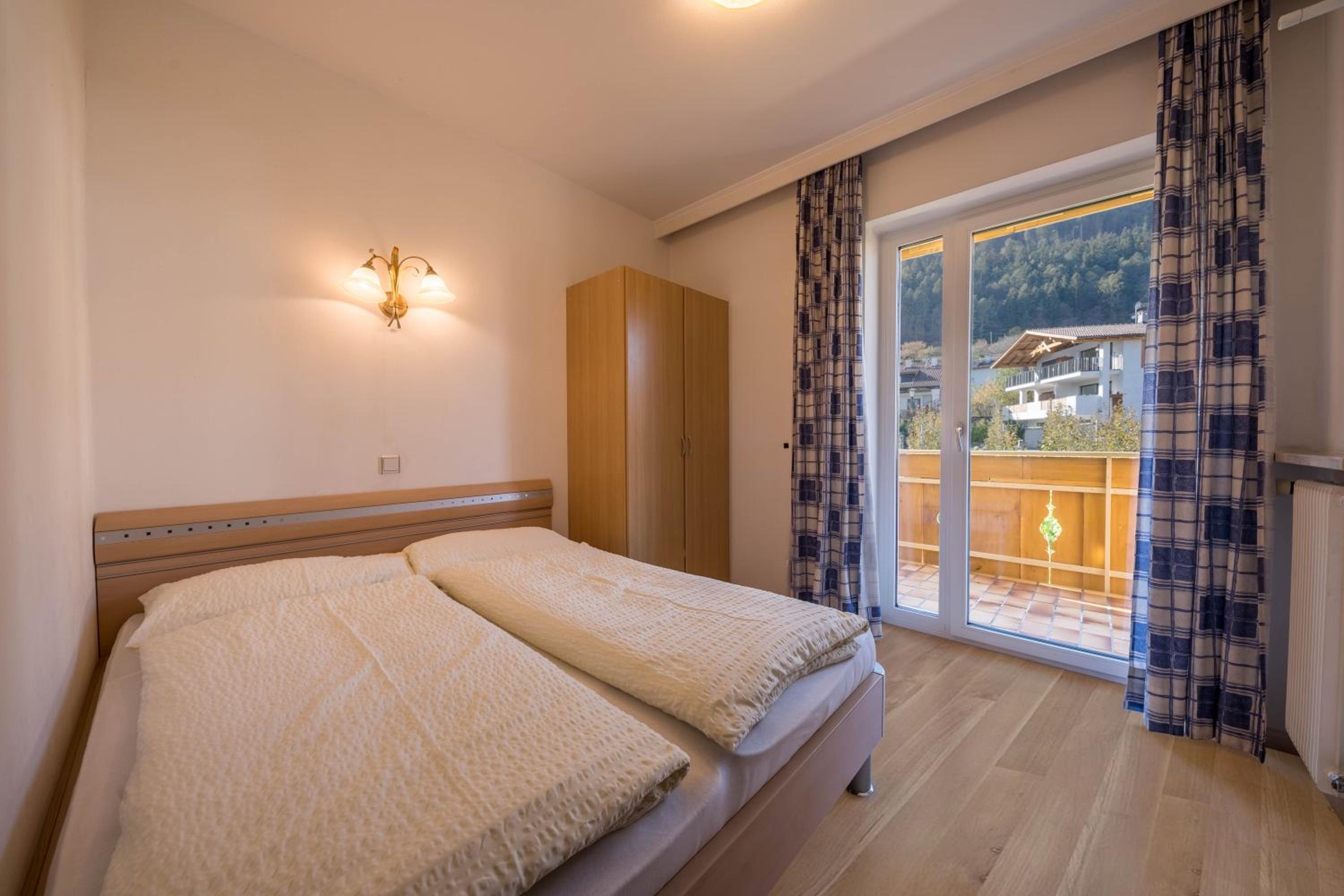 Residence Kronstein - Fewo 5 en Tesimo — hotel room
