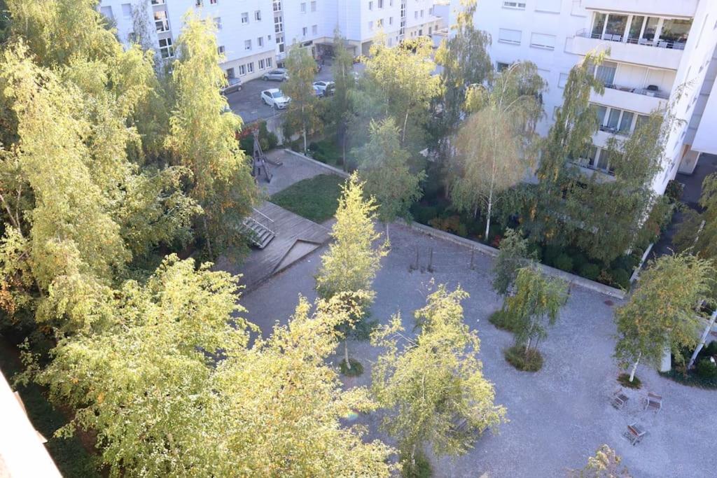 Good location, spacious, comfortable and bright!!