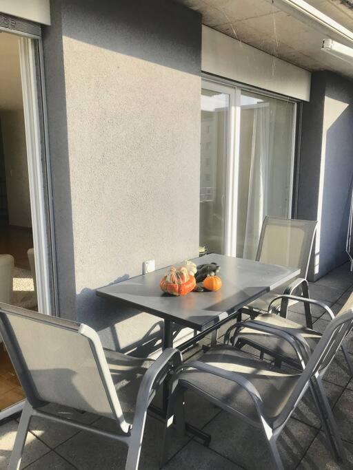 Good location, spacious, comfortable and bright!!