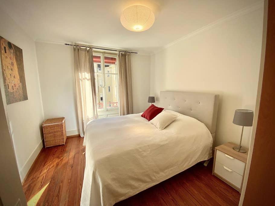 Your bright charming cocoon between lake and city view 3